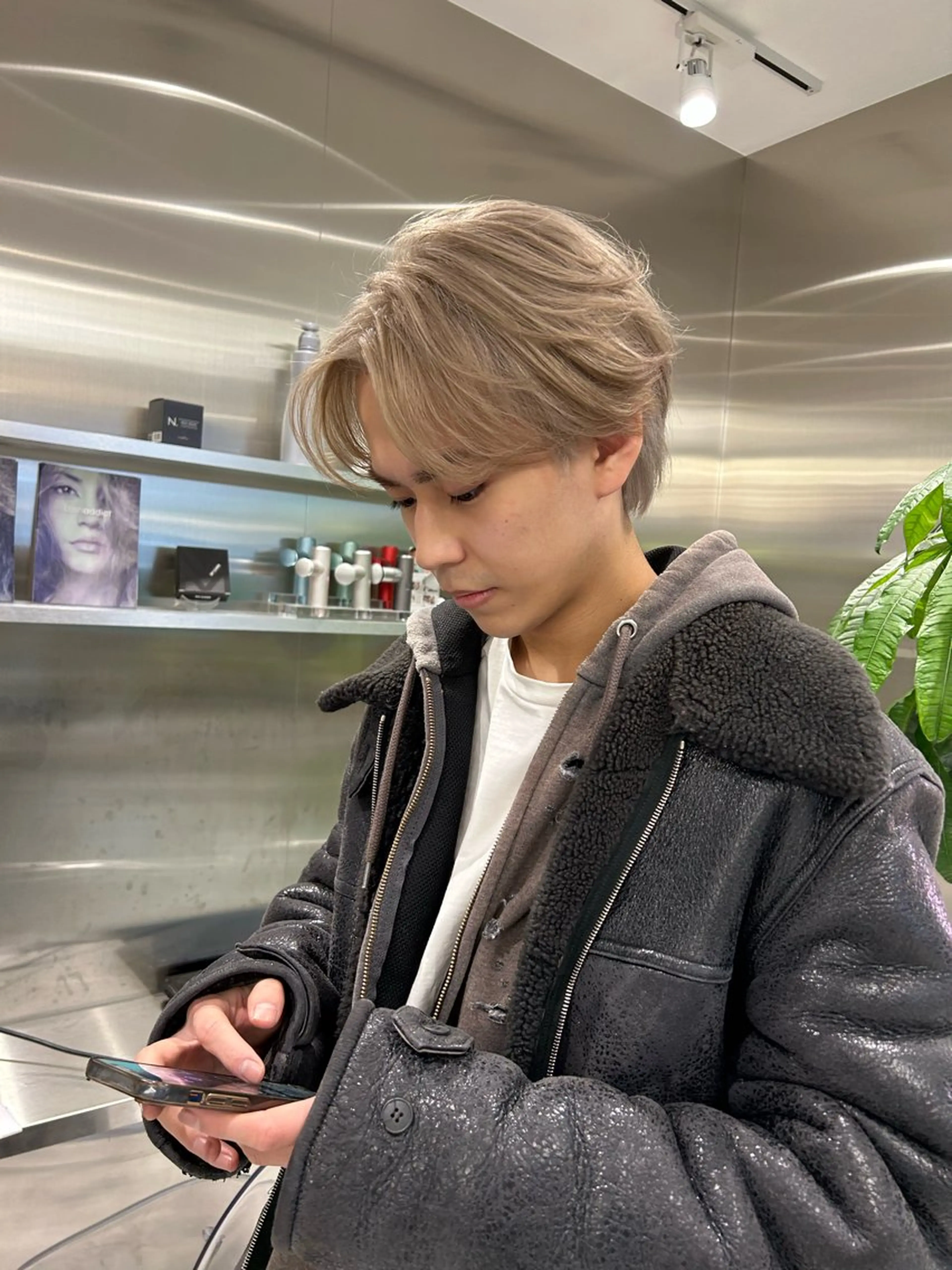 ショート カラー メンズ メンズパーマ メンズツイストパーマ 波巻きパーマ ツイストパーマ ヘアカラー カラーモデル⚡️ REONのヘアスタイル