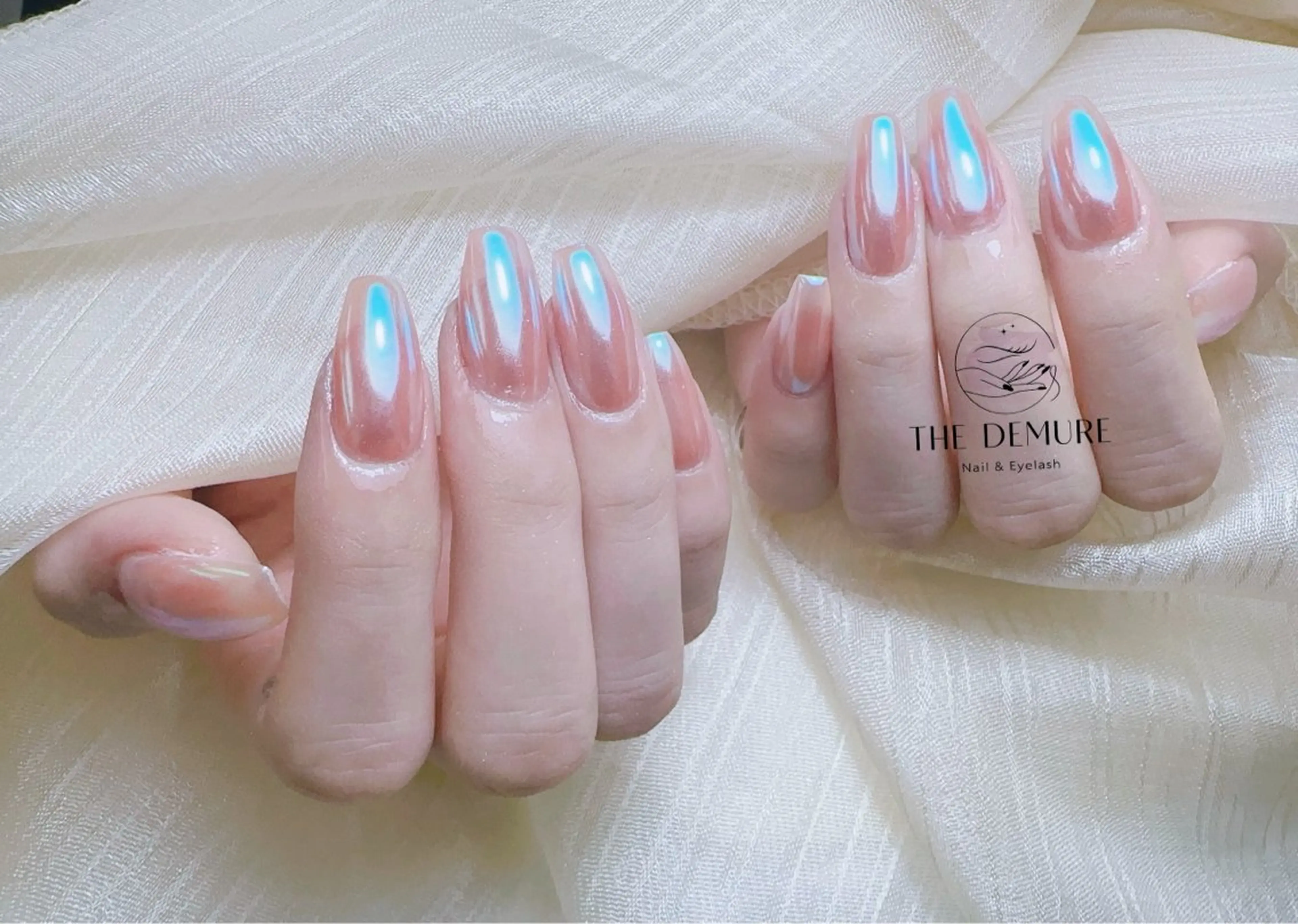 ネイル アートネイル キラキラネイル 韓国ネイル 水色 ロングネイル ハンドネイル ハンドケア NailDemure 【銀座店】のネイルデザイン