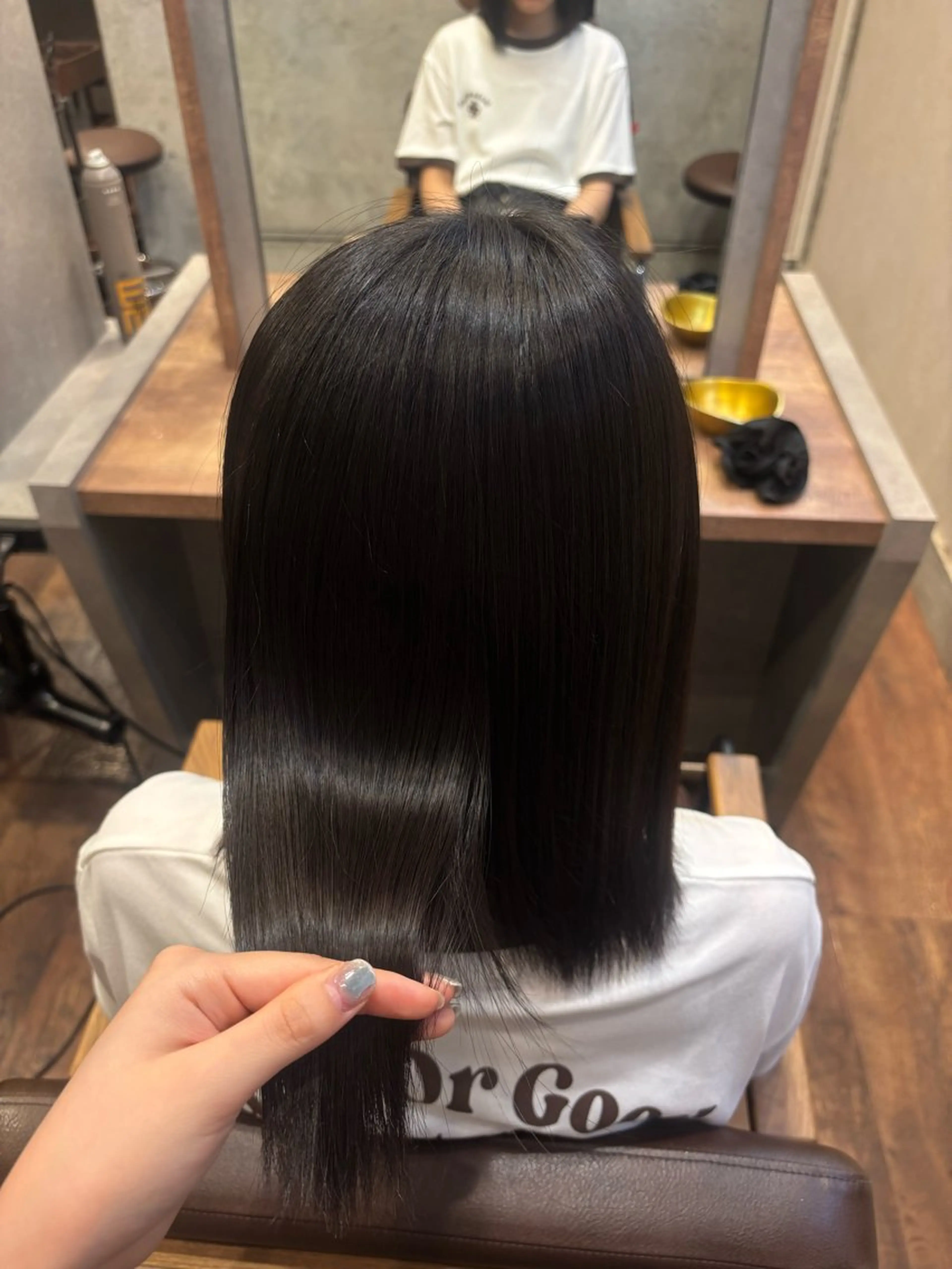 ミディアム 縮毛矯正 トリートメント 𝐑𝐈𝐎/艶カラ ー/レイヤーカットのヘアスタイル
