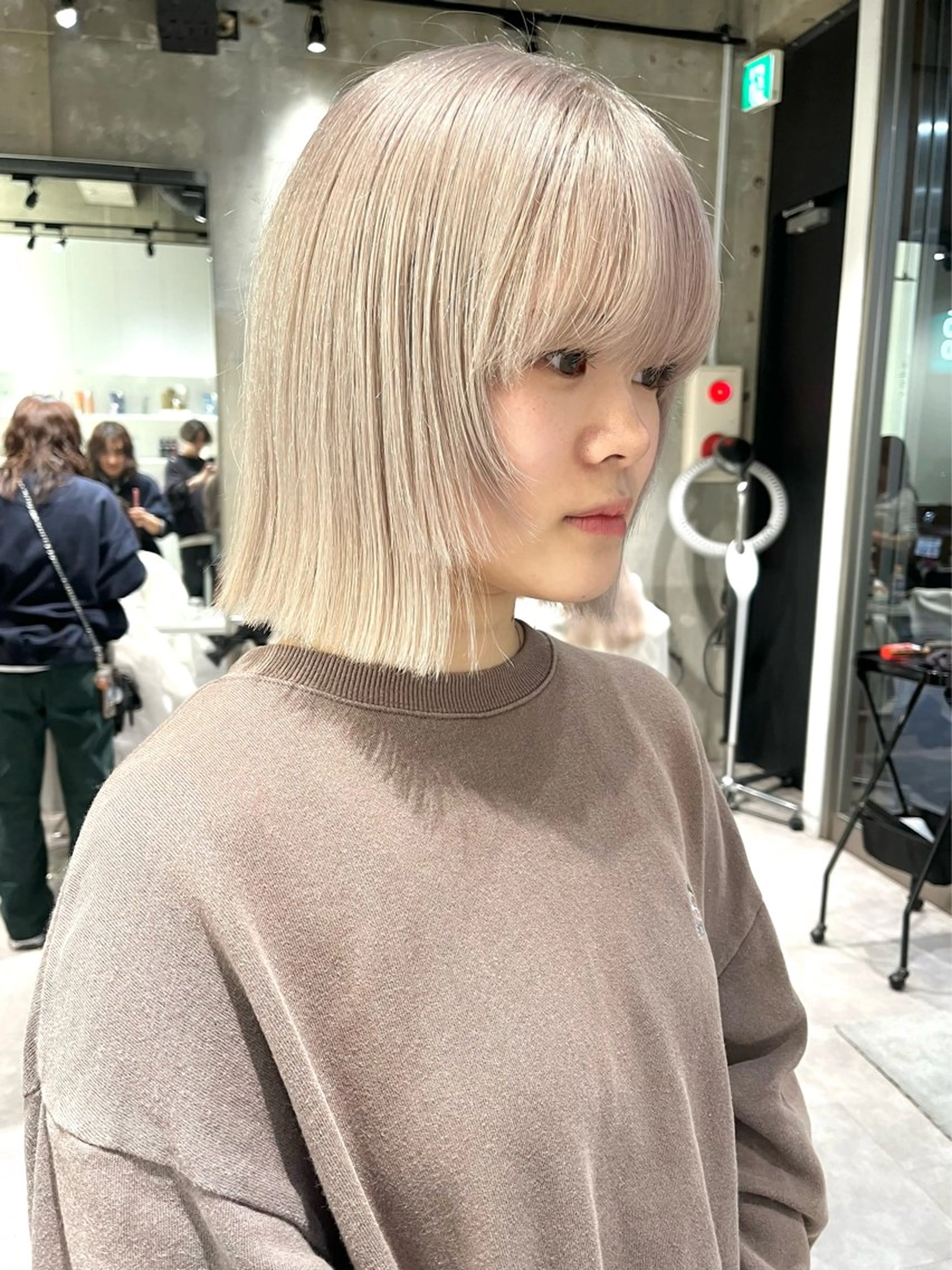 ミディアム カラー グレージュ iLi所属・iLi 《イリ》のヘアスタイル