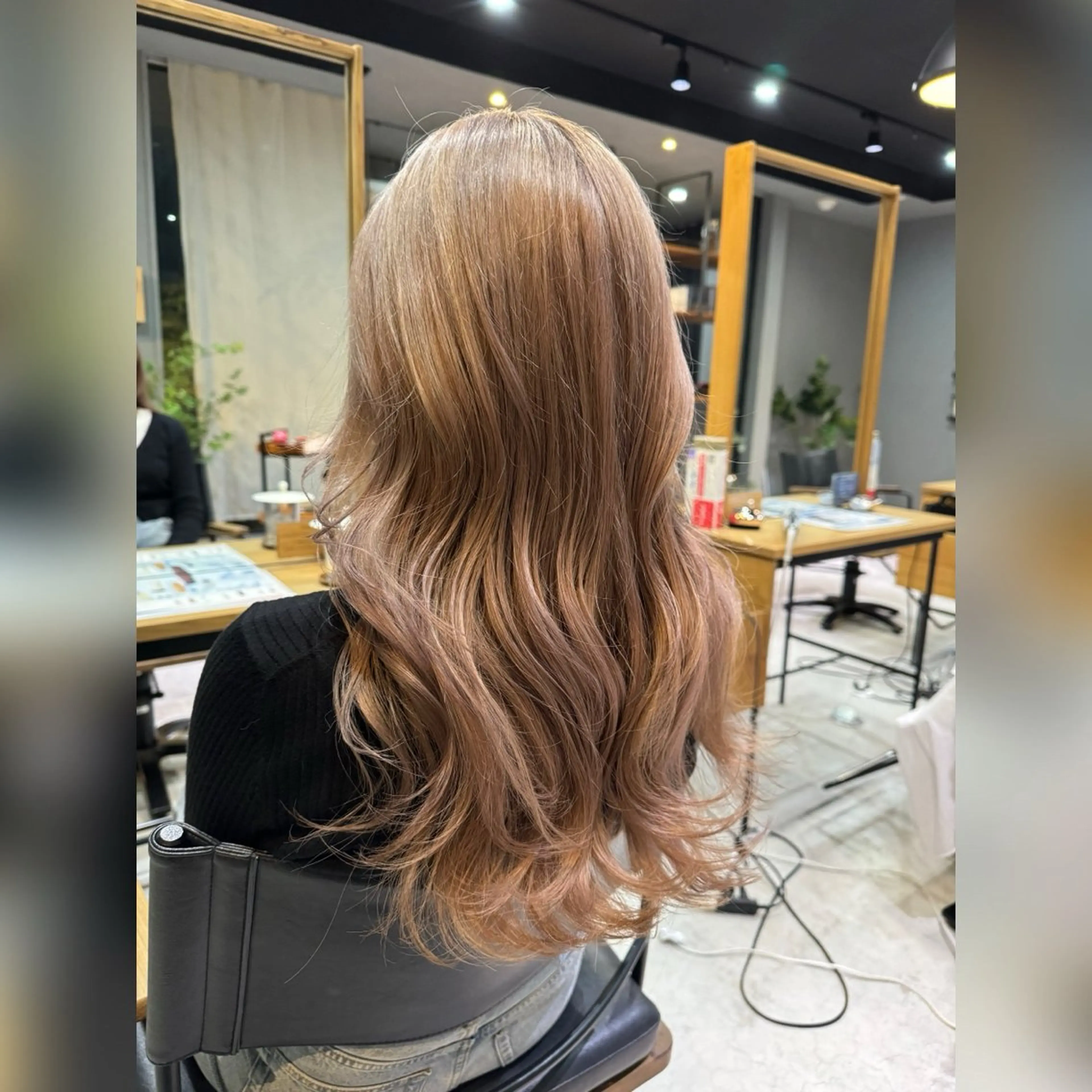 ロング カラー ブリーチ ハイトーンカラー レイヤーカット ヘアカラー 岡崎/トレンドカラー 髪質改善/新吾ありさのヘアスタイル
