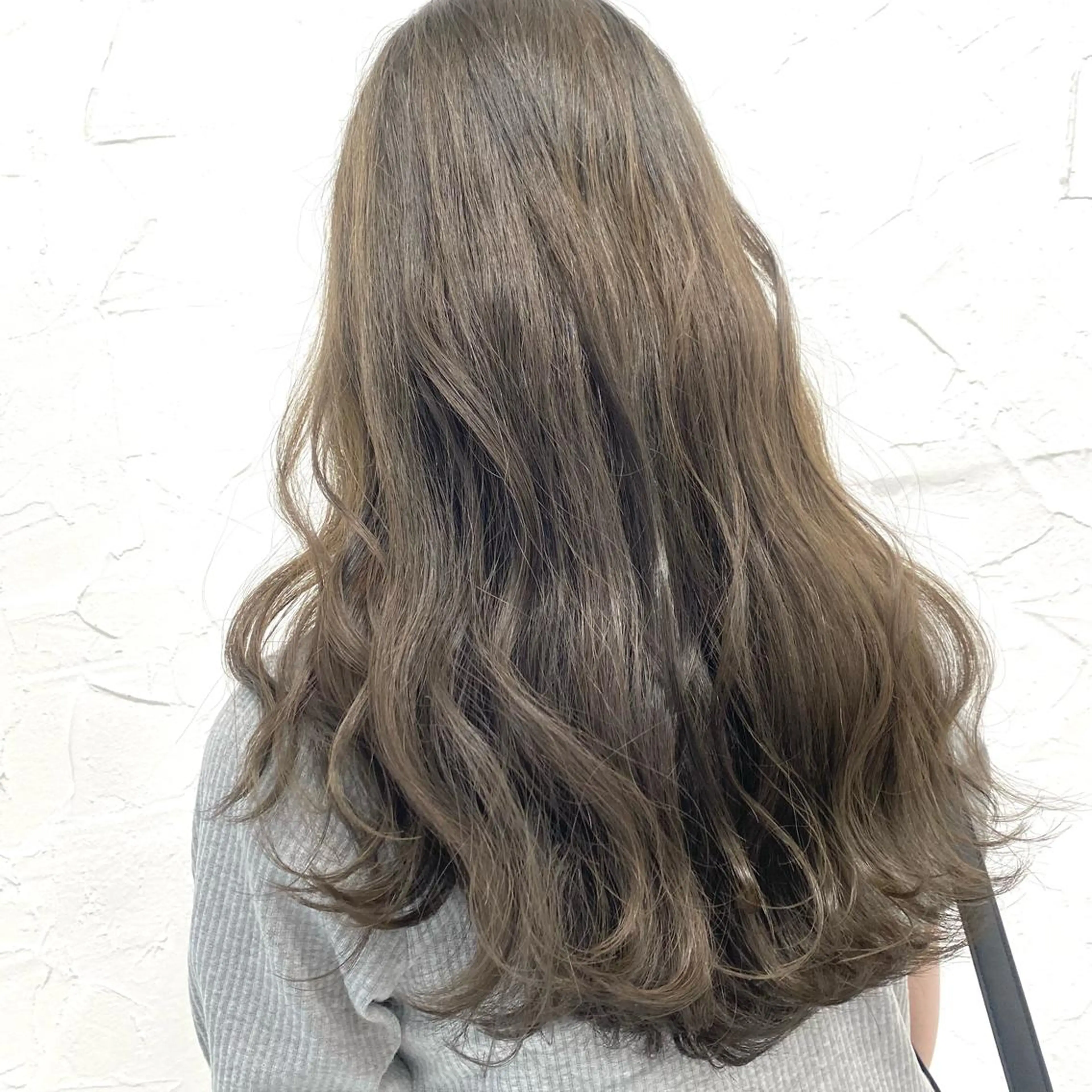 セミロング カラー バレイヤージュ ミストバング ベージュカラー 黒髪 ブリーチ ブルーカラー 🌈SOUTOMEのヘアスタイル