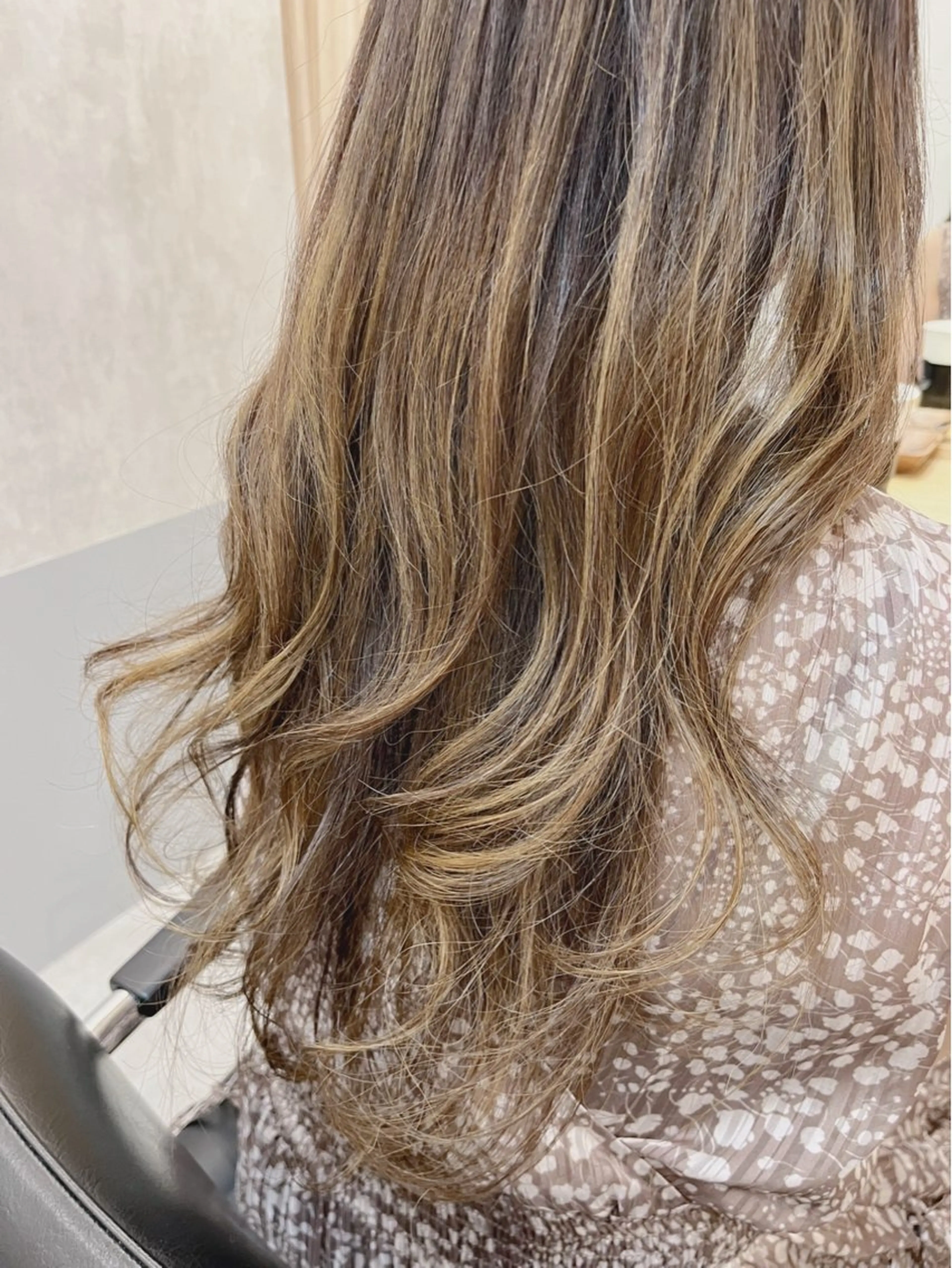 ロング カラー ハイライトカラー ハイライト 縮毛矯正 GO TODAY SHAiRE SALON  神戸三宮店所属・ナチュラル艶々縮毛 矯正シェアサロンのヘアスタイル