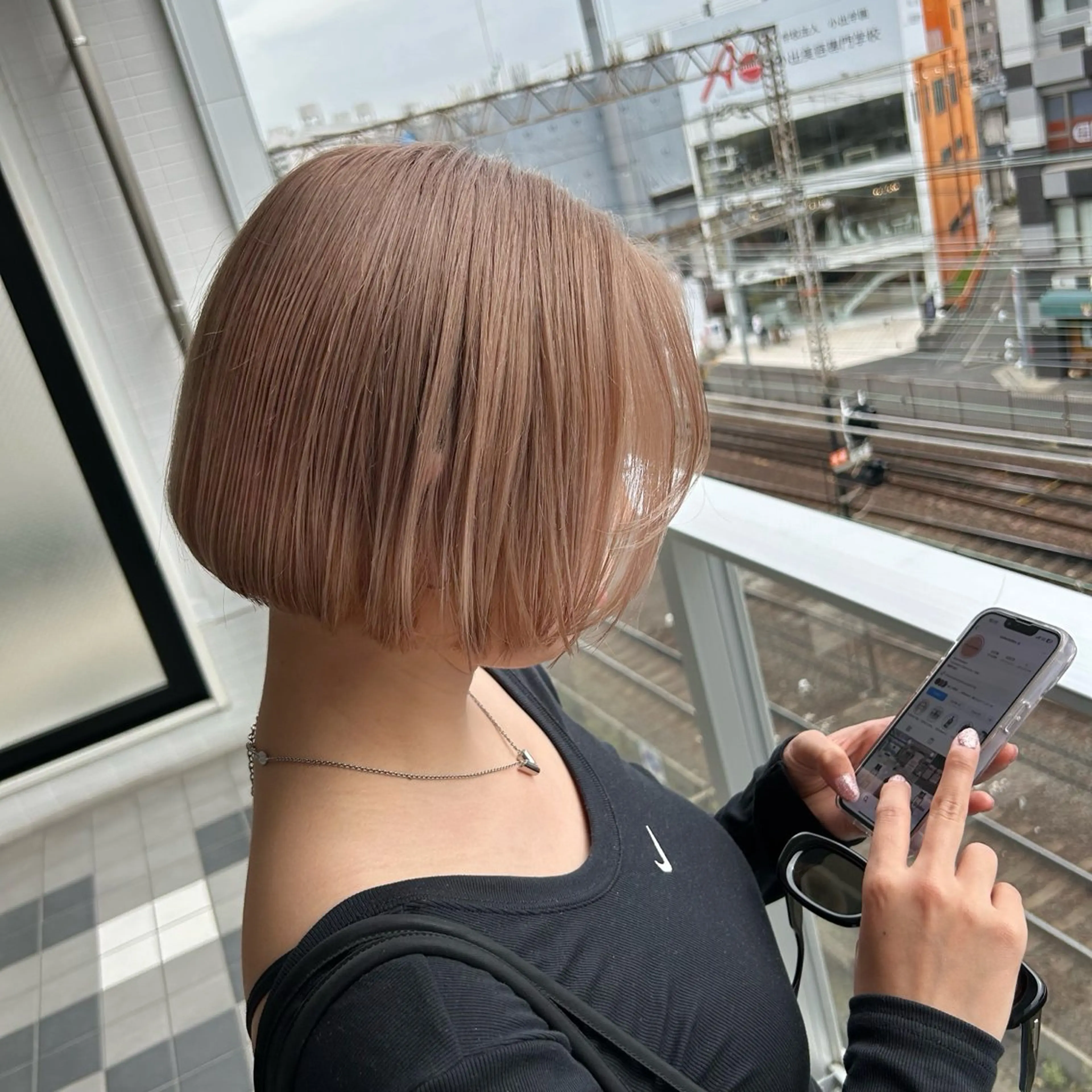 ショート カラー カット ヘアカラー AVANCE.なかもず所属・砂野 真璃奈のヘアスタイル