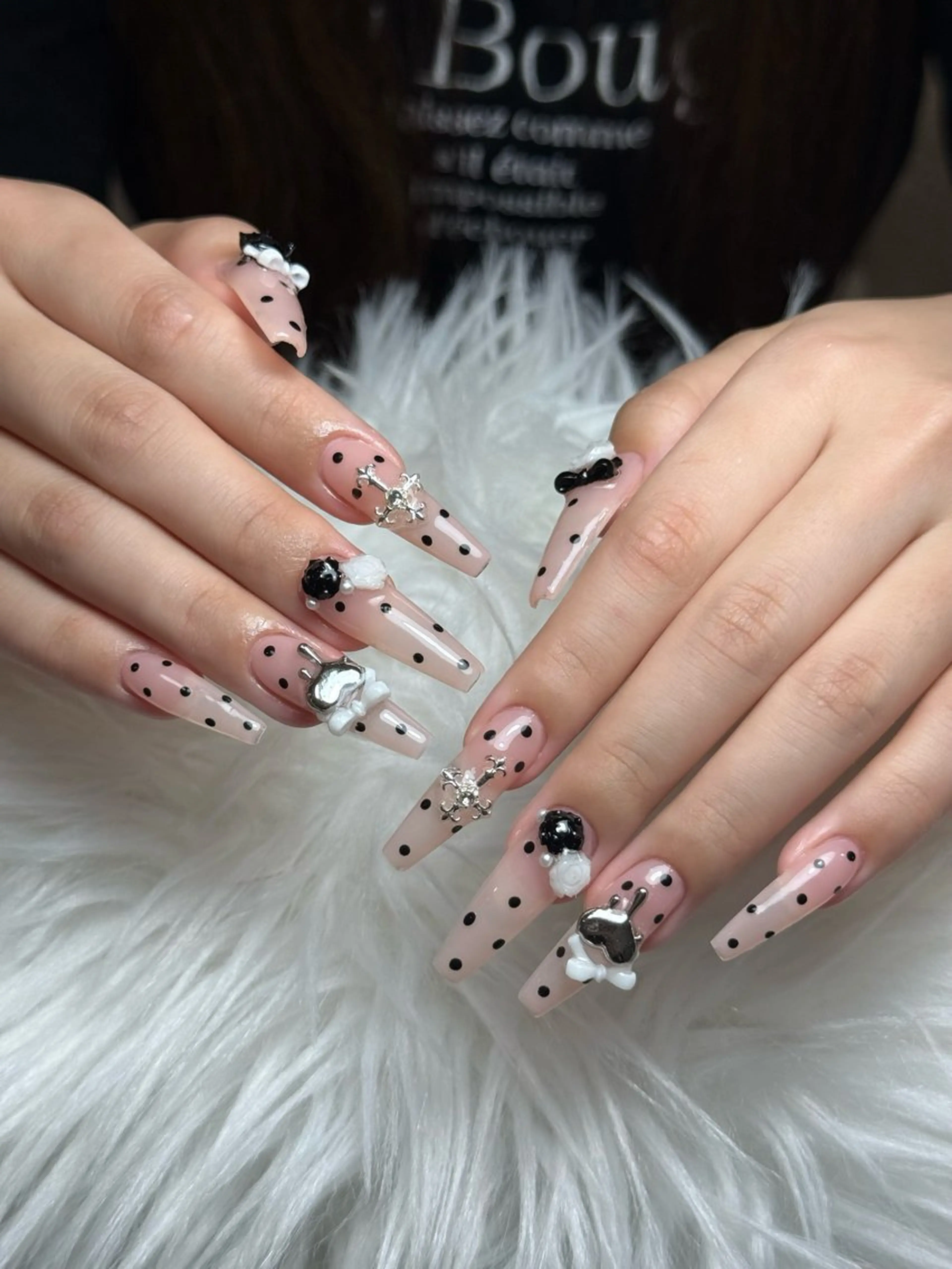 ネイル フレンチネイル ジェルネイル キラキラネイル 韓国ネイル マグネットネイル Julli nail studio所属・Julli NailStudioのネイルデザイン