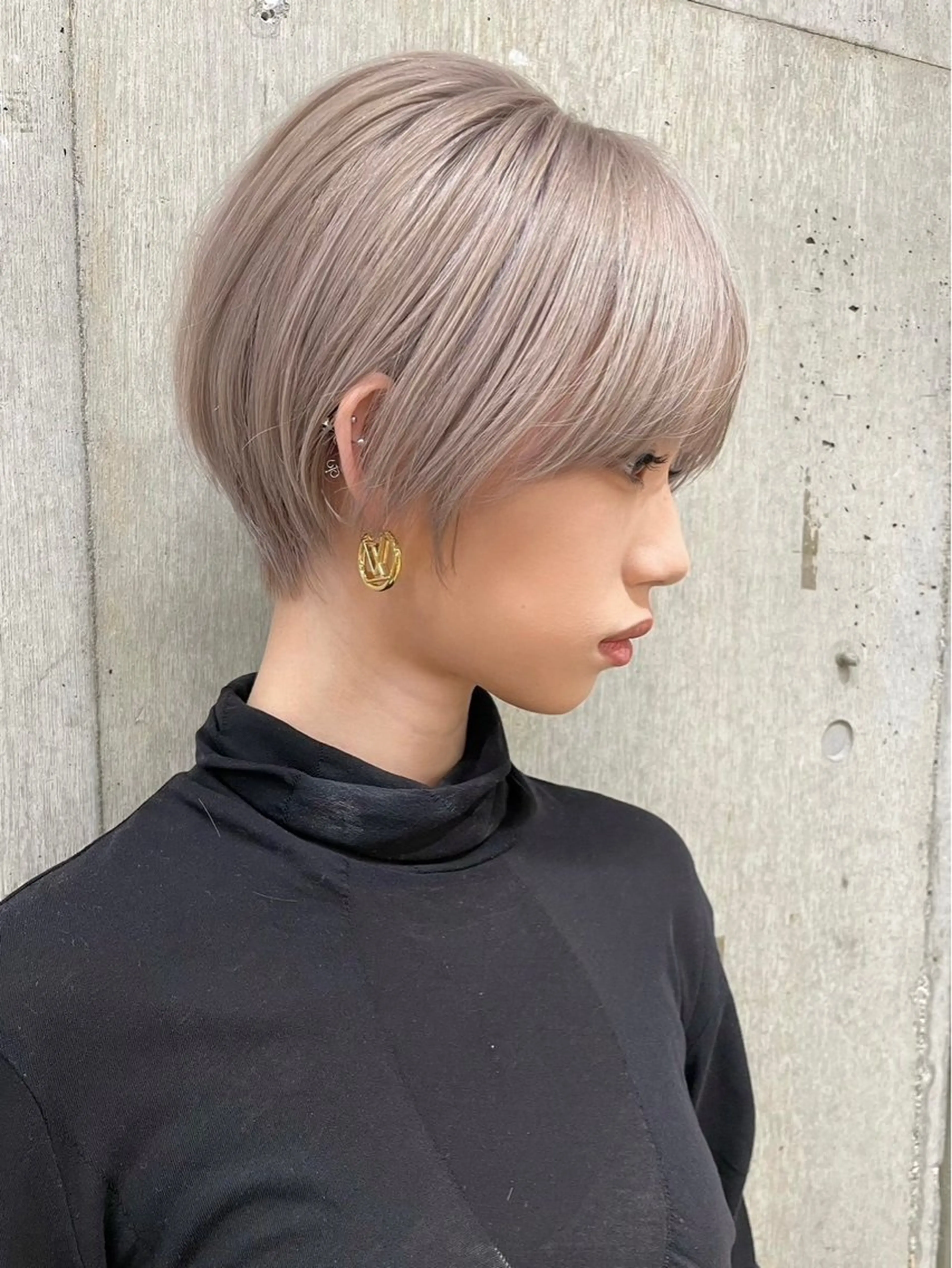ショート ⭐ハイトーンブリーチ ミルクティーピンクのヘアスタイル