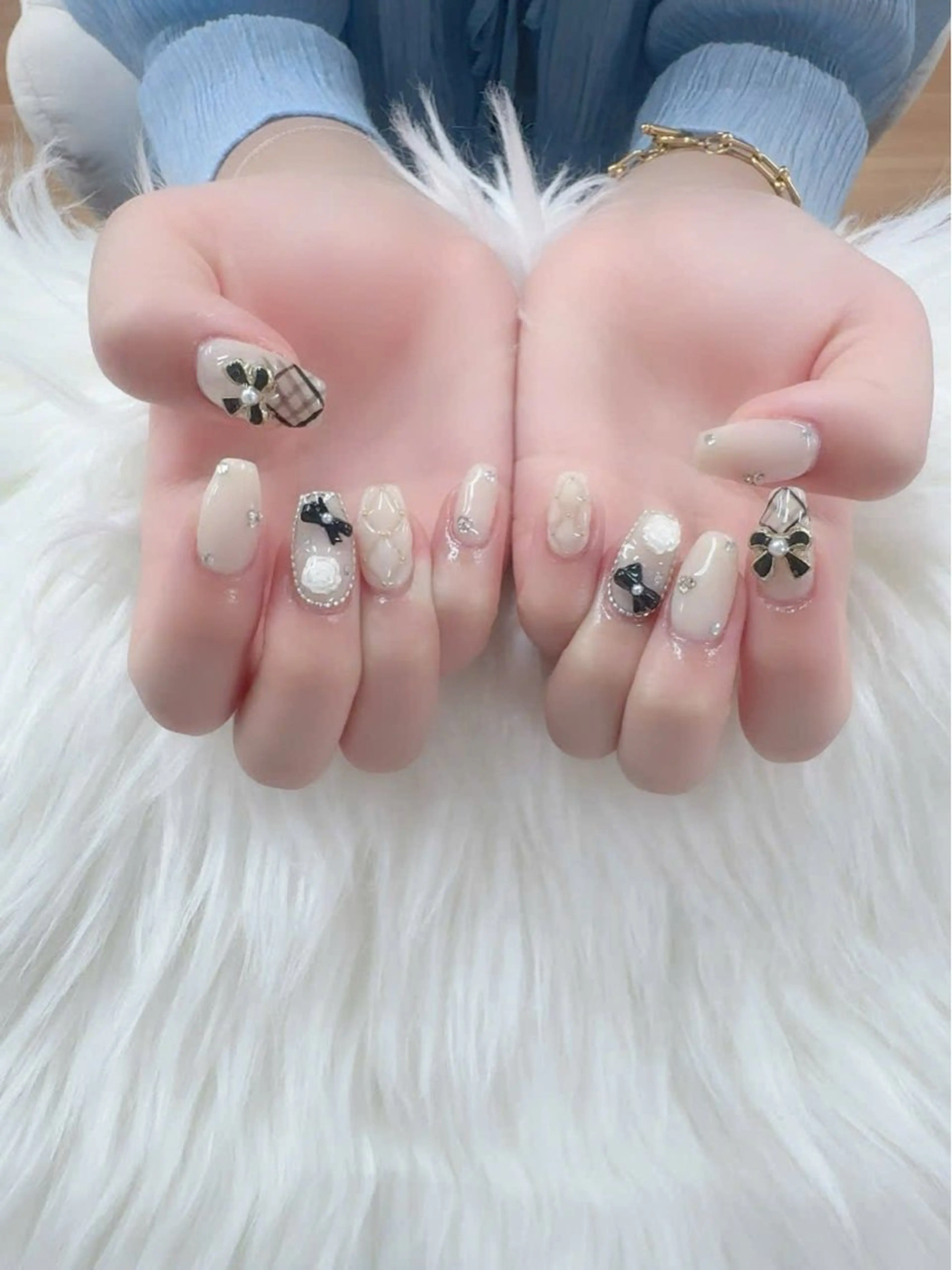 ネイル フレンチネイル グラデーション キラキラネイル 韓国ネイル マグネットネイル ハンドネイル ハンドケア Hara Nail & Beautyのネイルデザイン