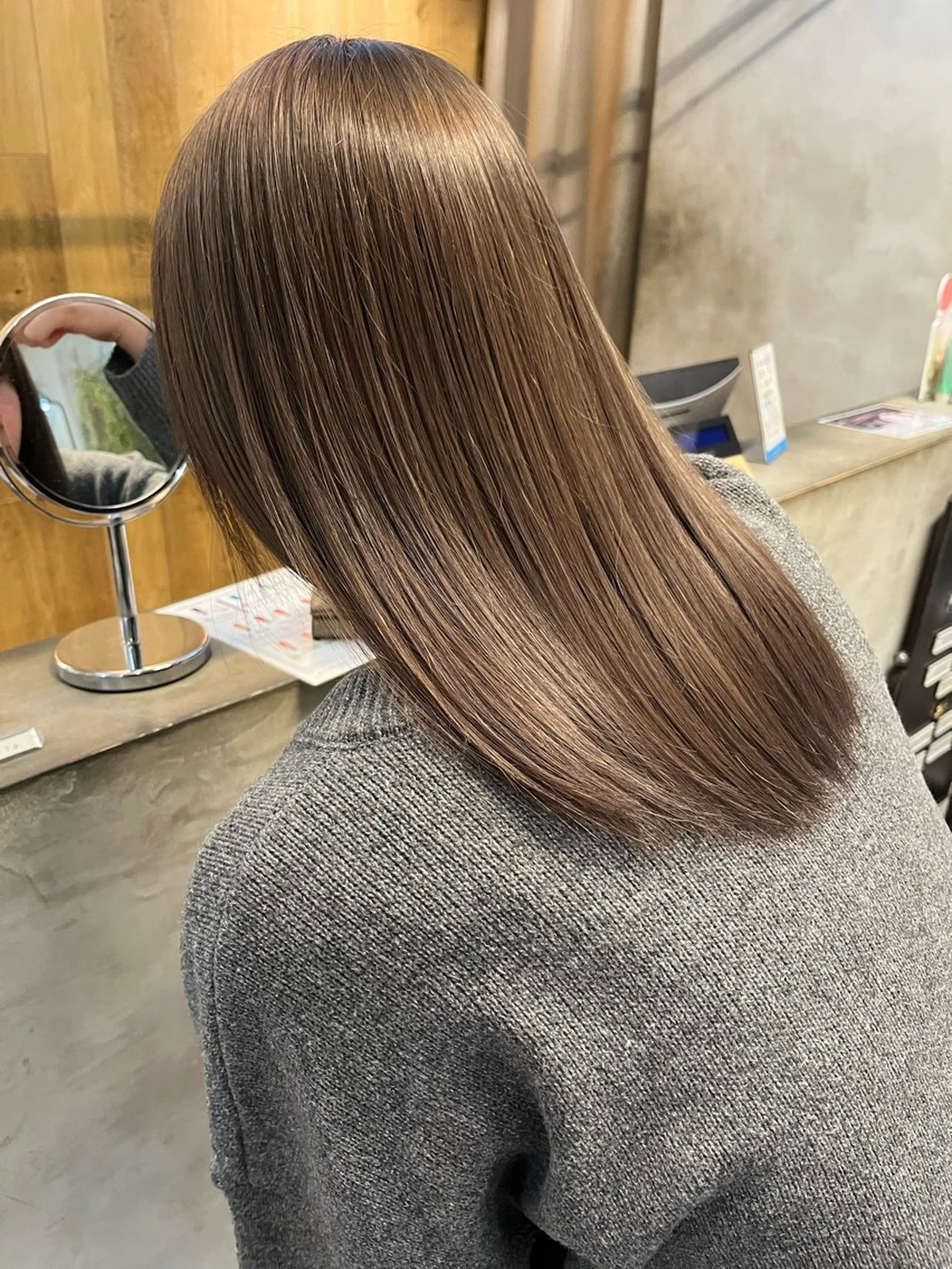 セミロング カラー ベージュカラー ブリーチ 透明感カラー ヘアカラー トリートメント スッと馴染むhair /ヨシダトモキのヘアスタイル