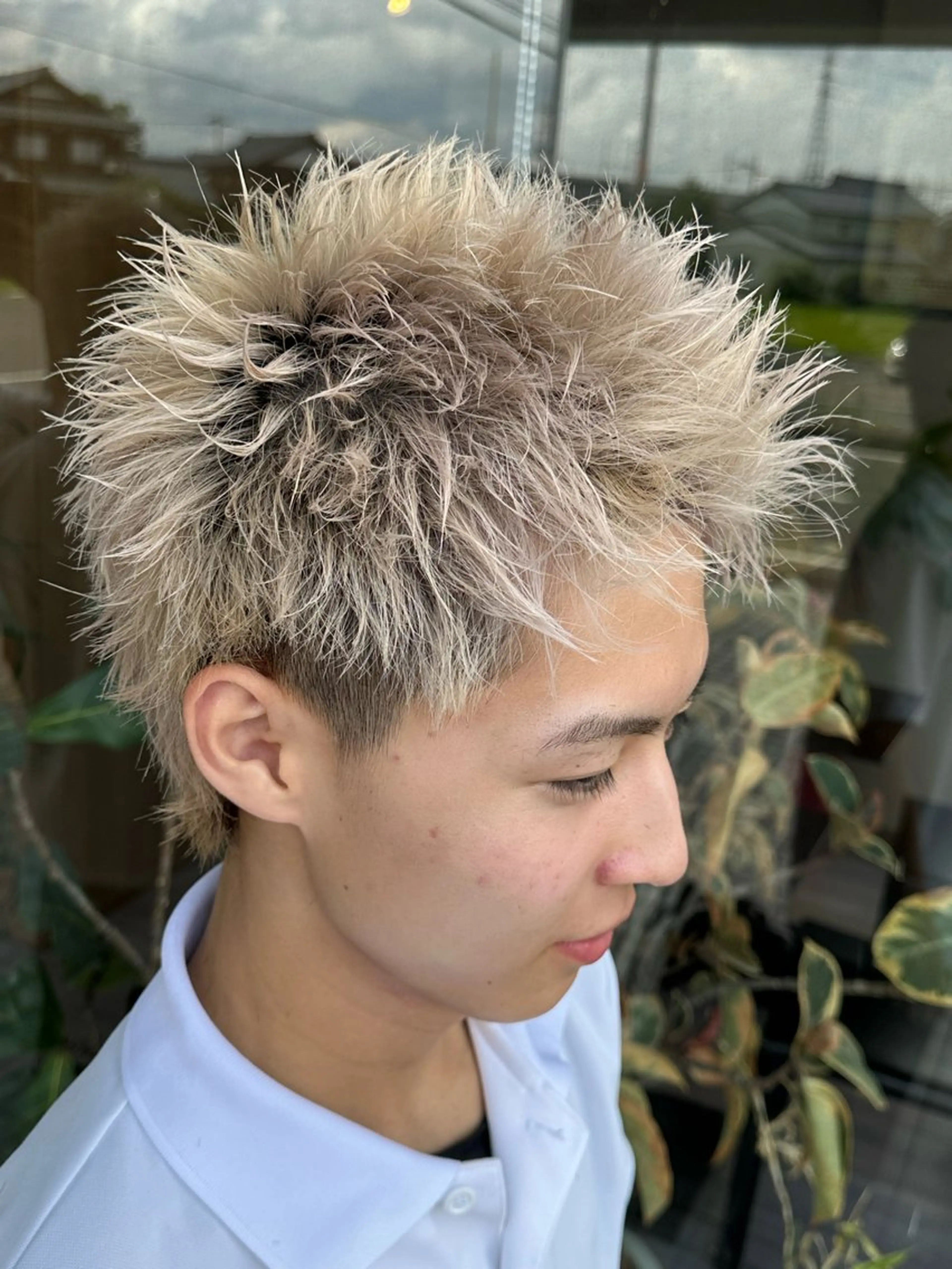 カラー メンズ スパイキーショート カット ヘアカラー arika　オケシ リョウダイのヘアスタイル