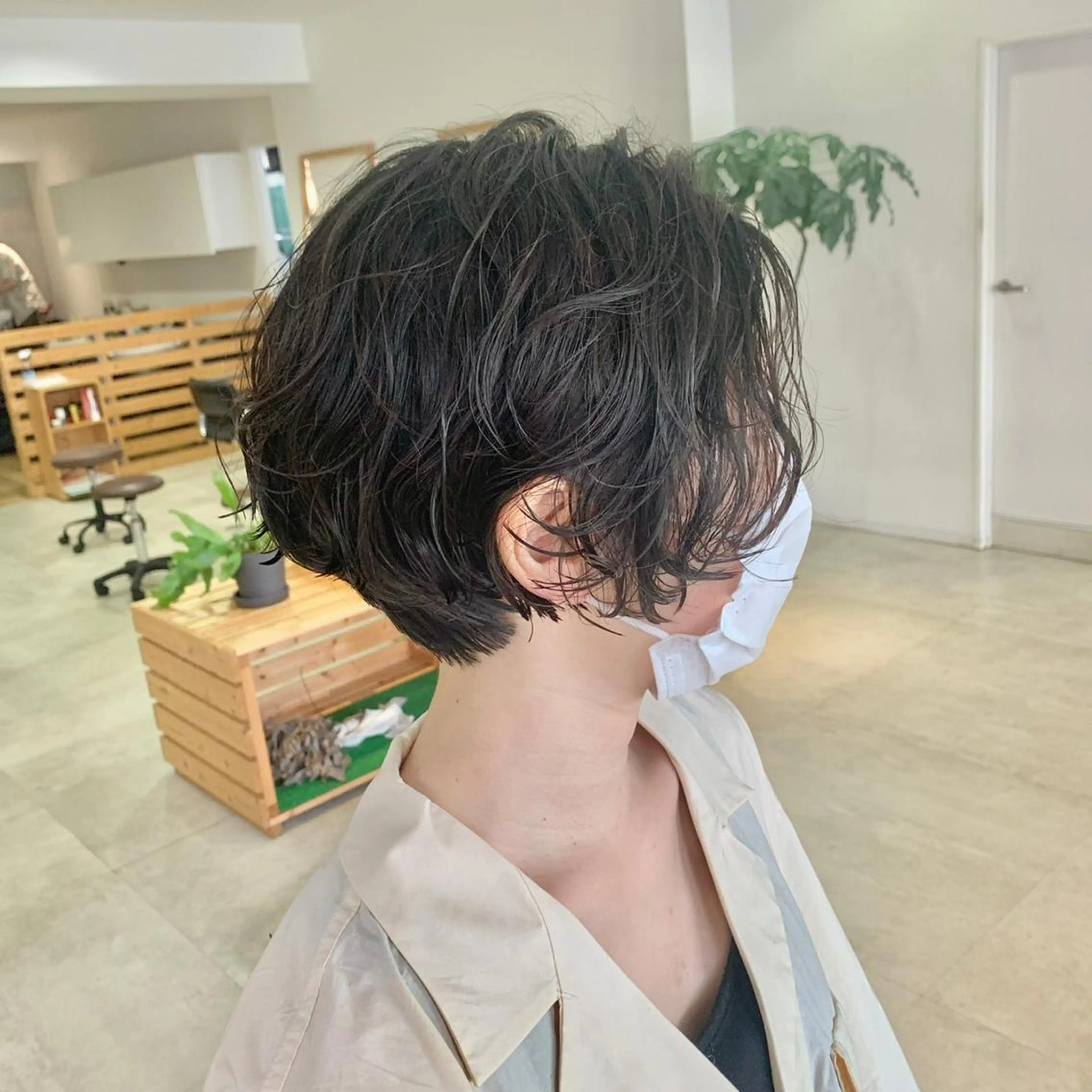 ショート カラー パーマ ショートボブ アッシュ ベージュカラー ブリーチ ケアブリーチ グレージュ 小林　遼のヘアスタイル