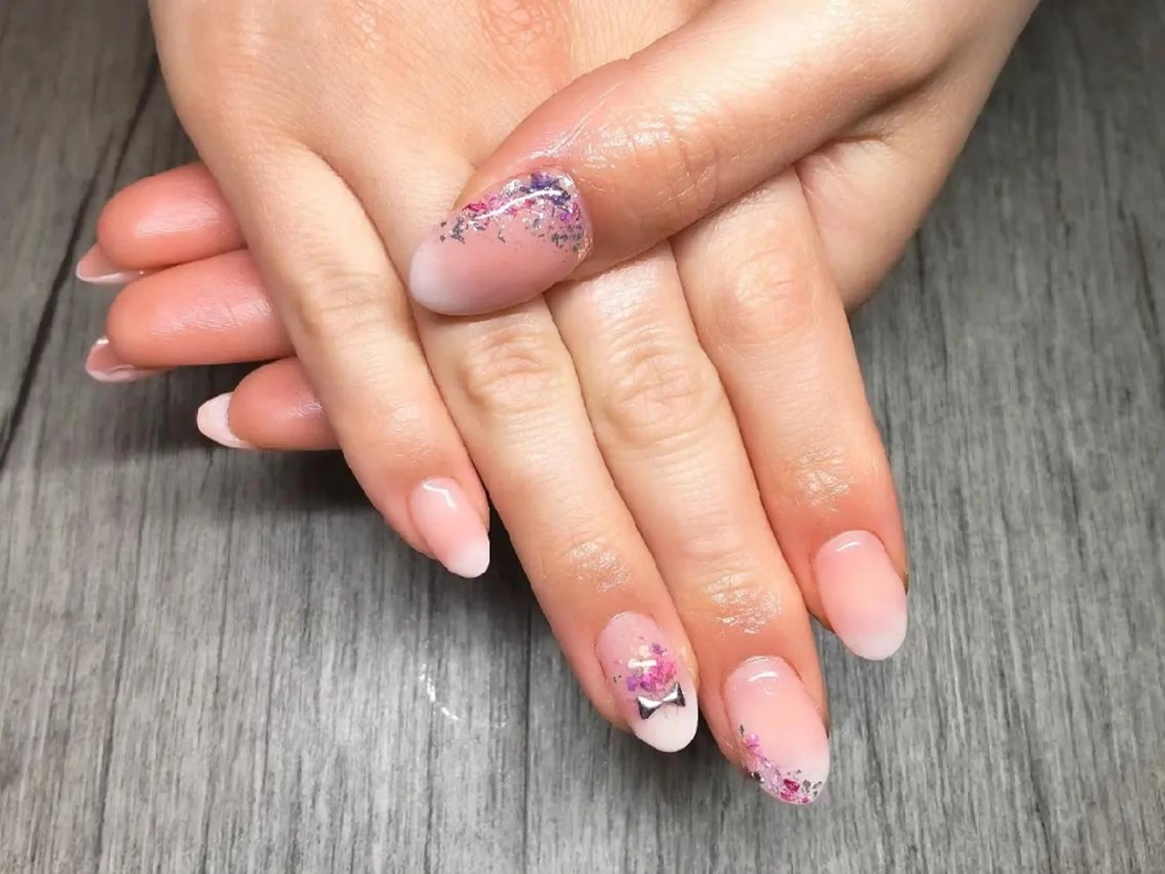 ミディアム ネイル ジェルネイル グラデーション ニュアンスネイル スカルプネイル 春ネイル ハンドネイル T&A nailのネイルデザイン
