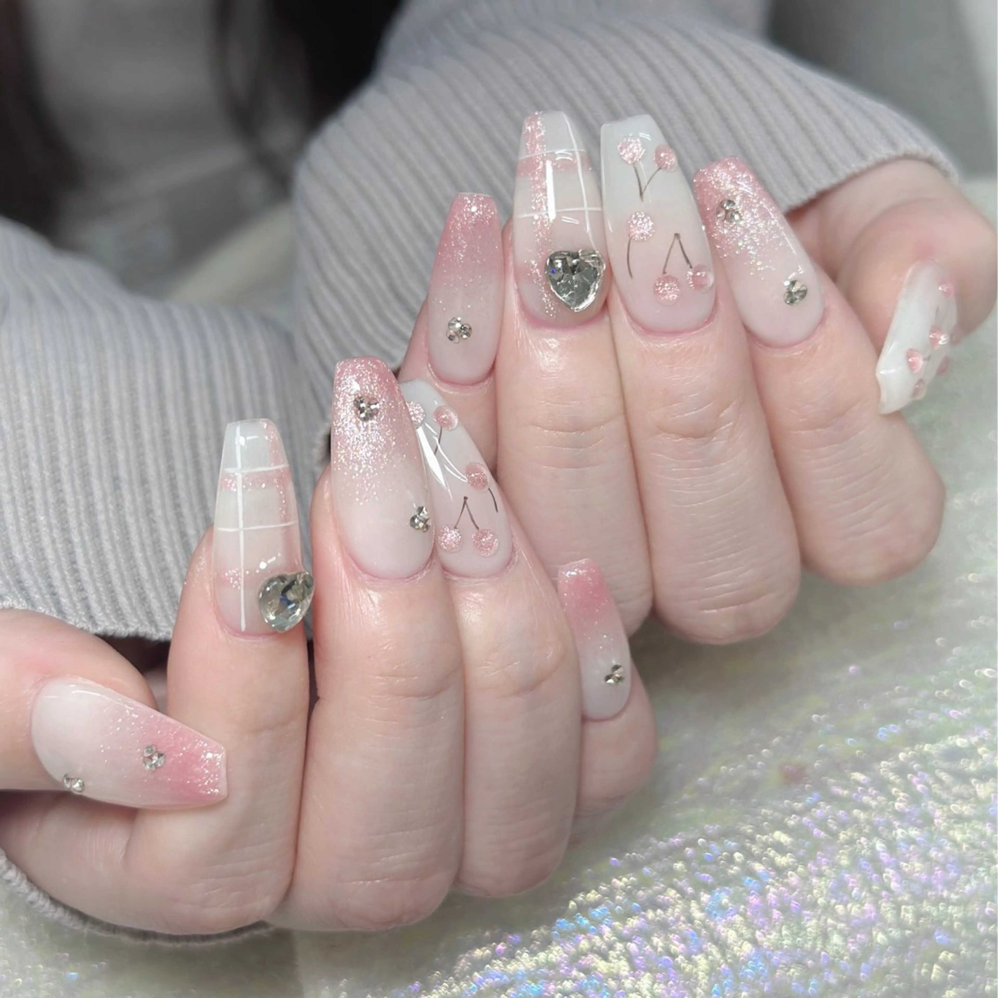 ネイル ハンドネイル Queens テイのネイルデザイン