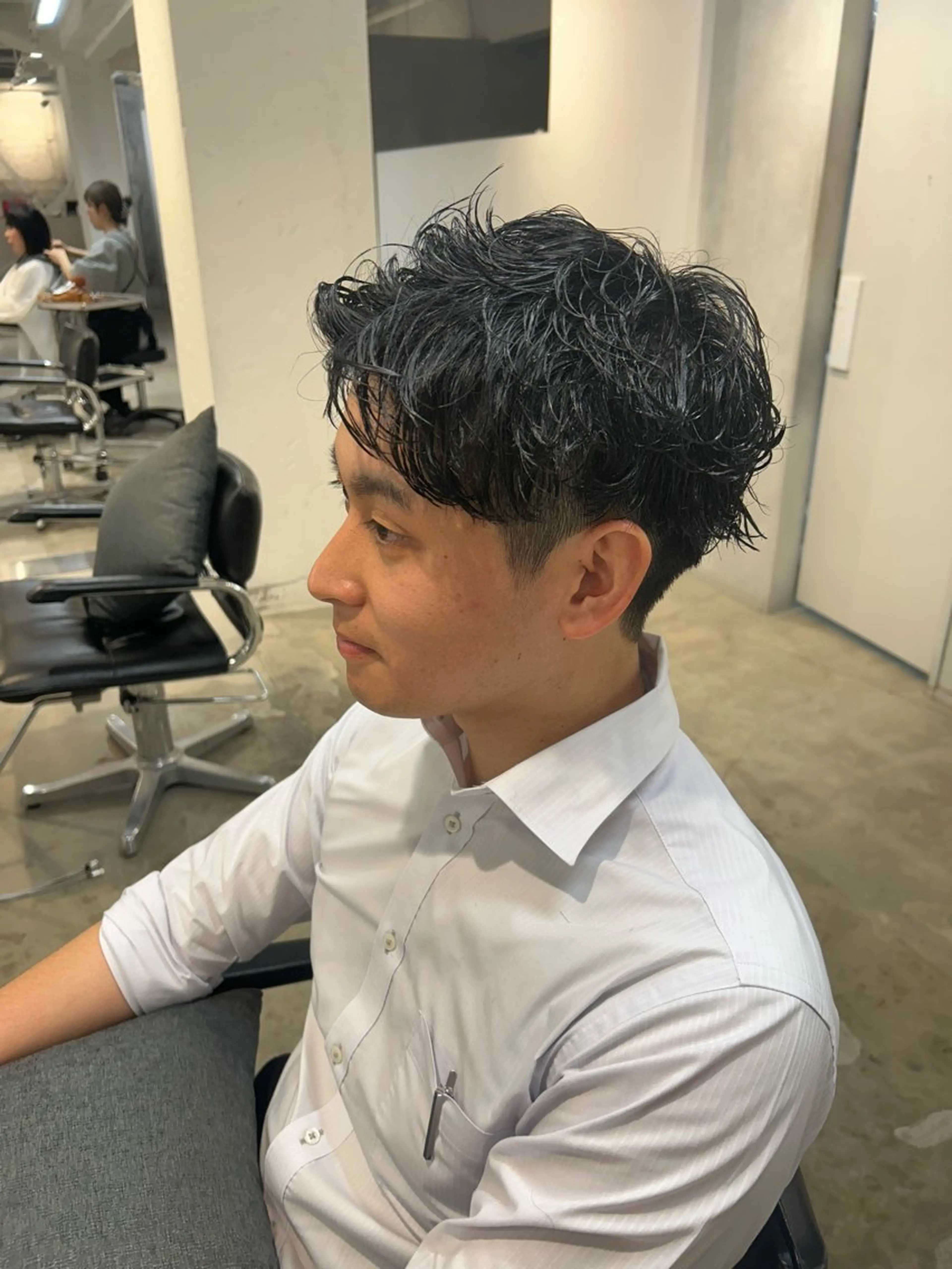 ショート パーマ メンズ ビジネス センターパート フェードカット メンズ韓国風 マッシュ カット パーマ 🌀メンズパーマ 韓国ボブパーマ🌀のヘアスタイル