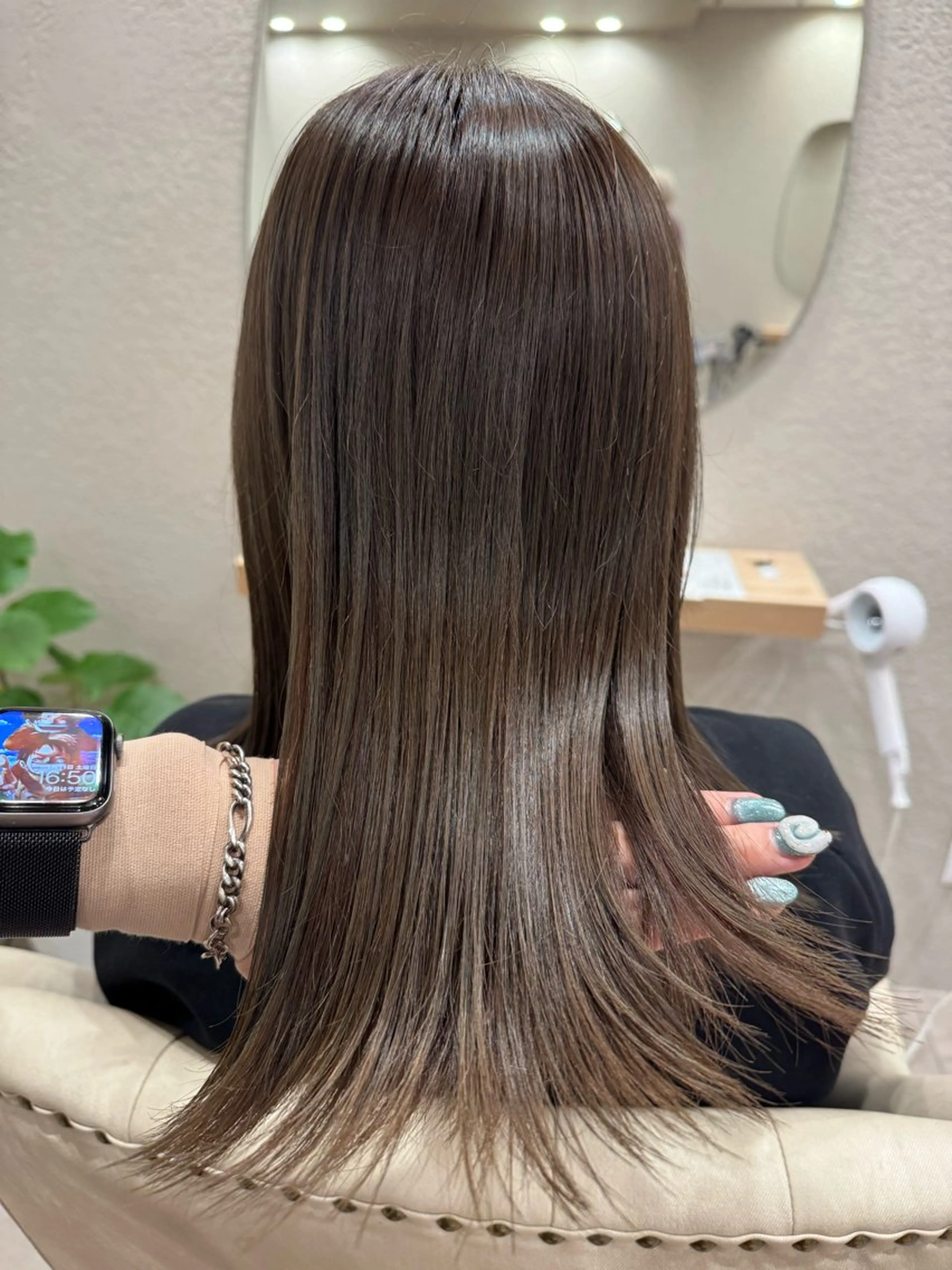 セミロング カラー 蟹江 聡太✨レイヤーカットのヘアスタイル