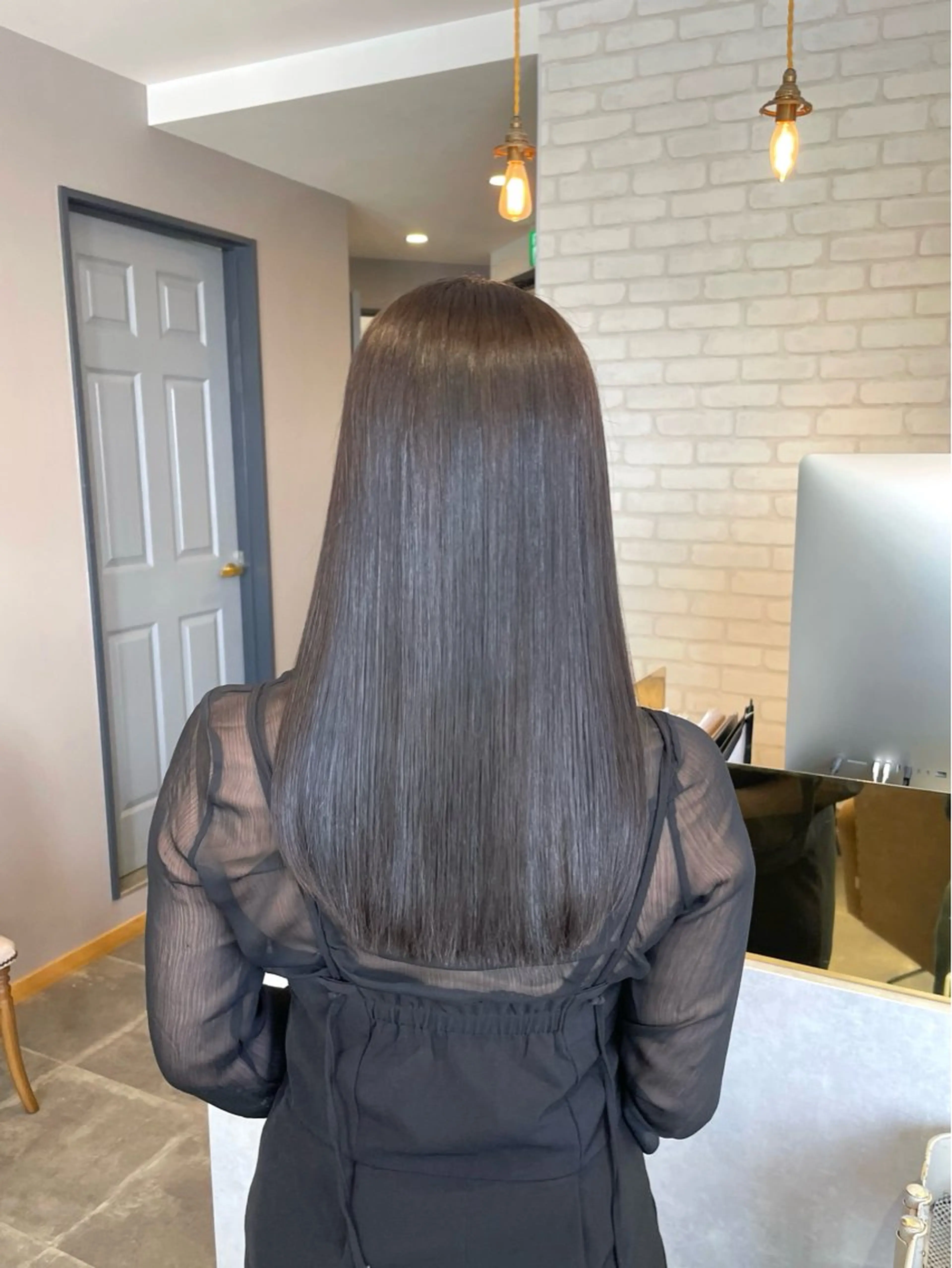 セミロング カラー カット 縮毛矯正 トリートメント 西村 れいのヘアスタイル