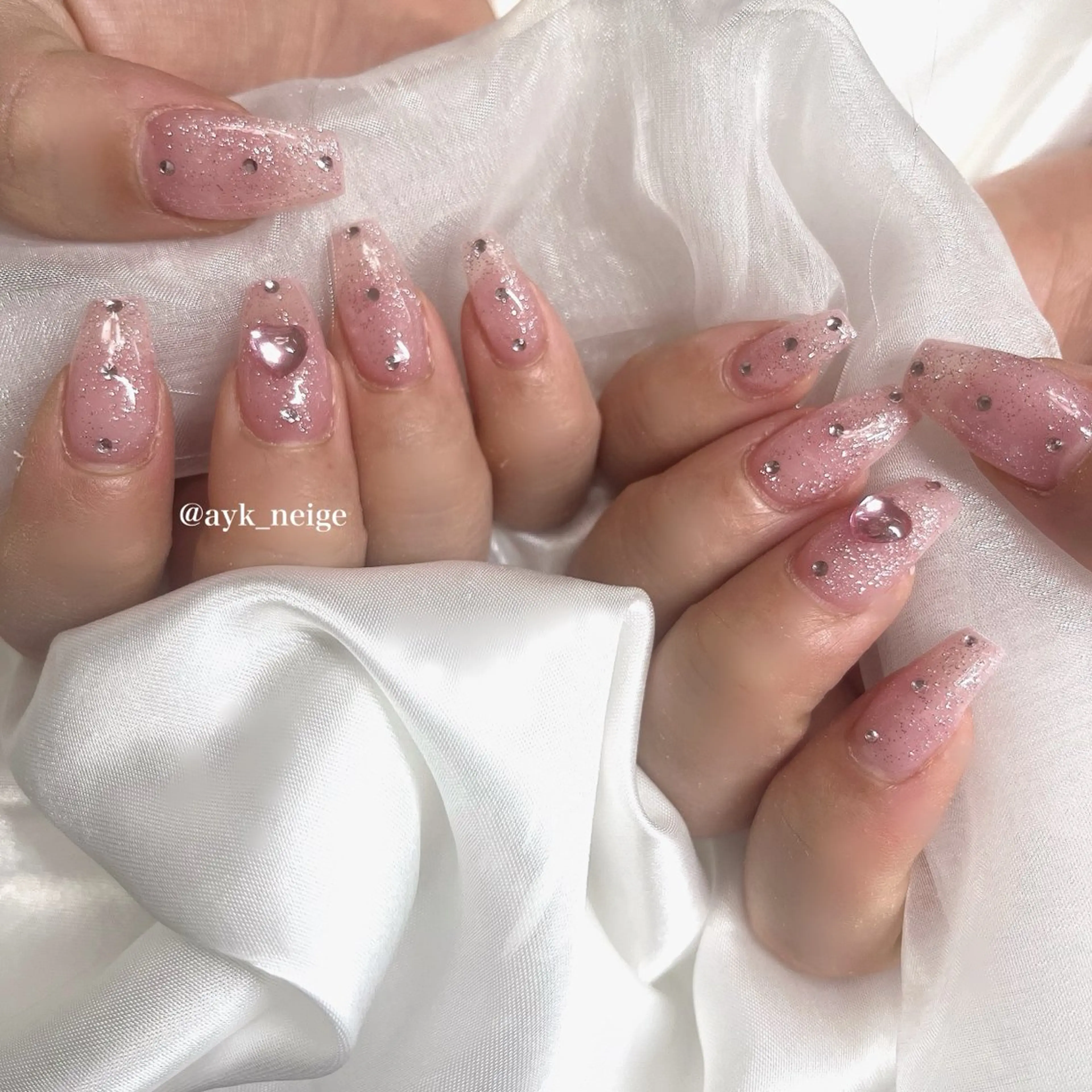 ネイル フットネイル キラキラネイル 韓国ネイル リボン シンプルネイル n'eige nail所属・大谷 綾香のネイルデザイン