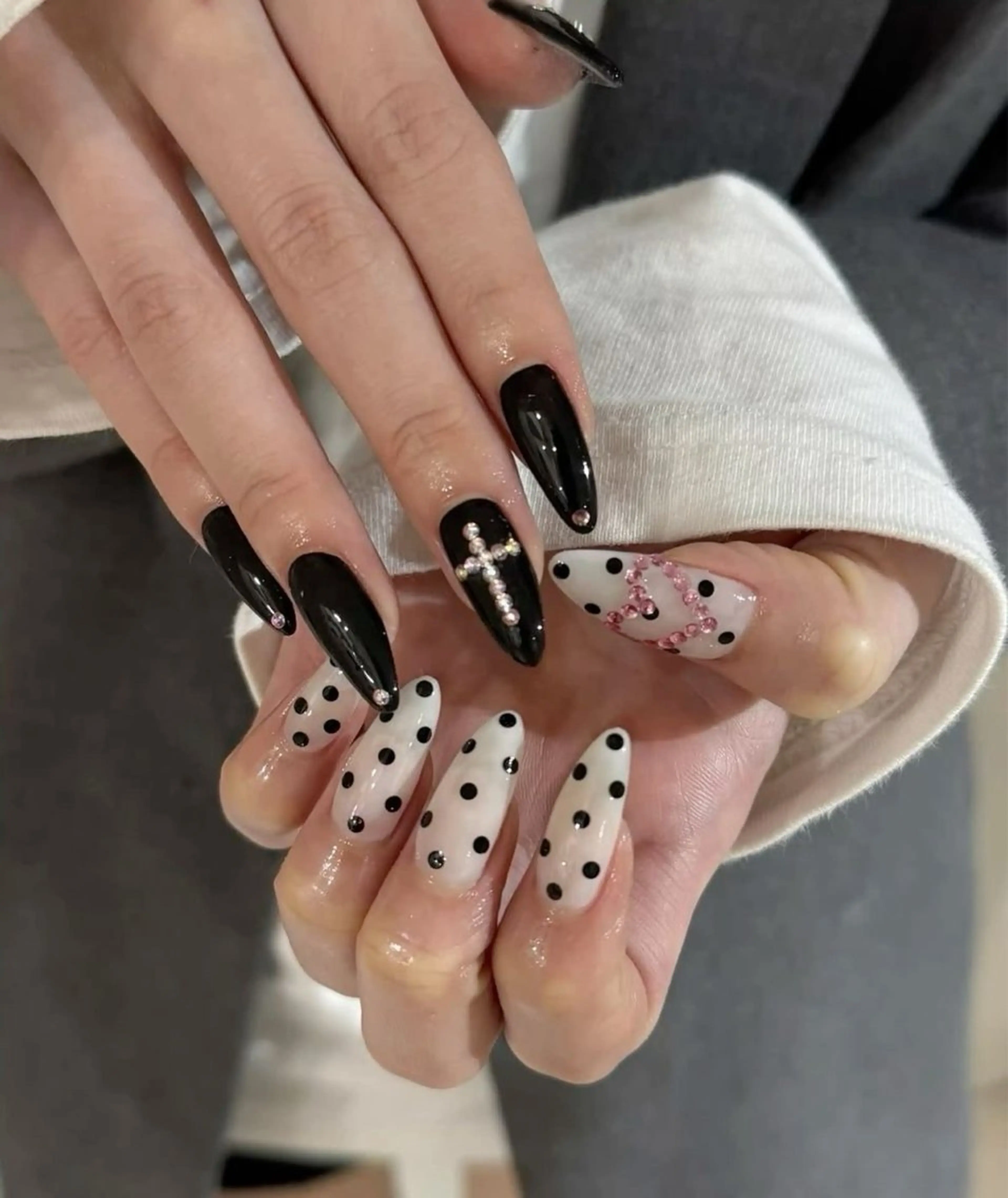 ネイル フレンチネイル ジェルネイル キラキラネイル 韓国ネイル マグネットネイル Julli nail studio所属・Julli NailStudioのネイルデザイン