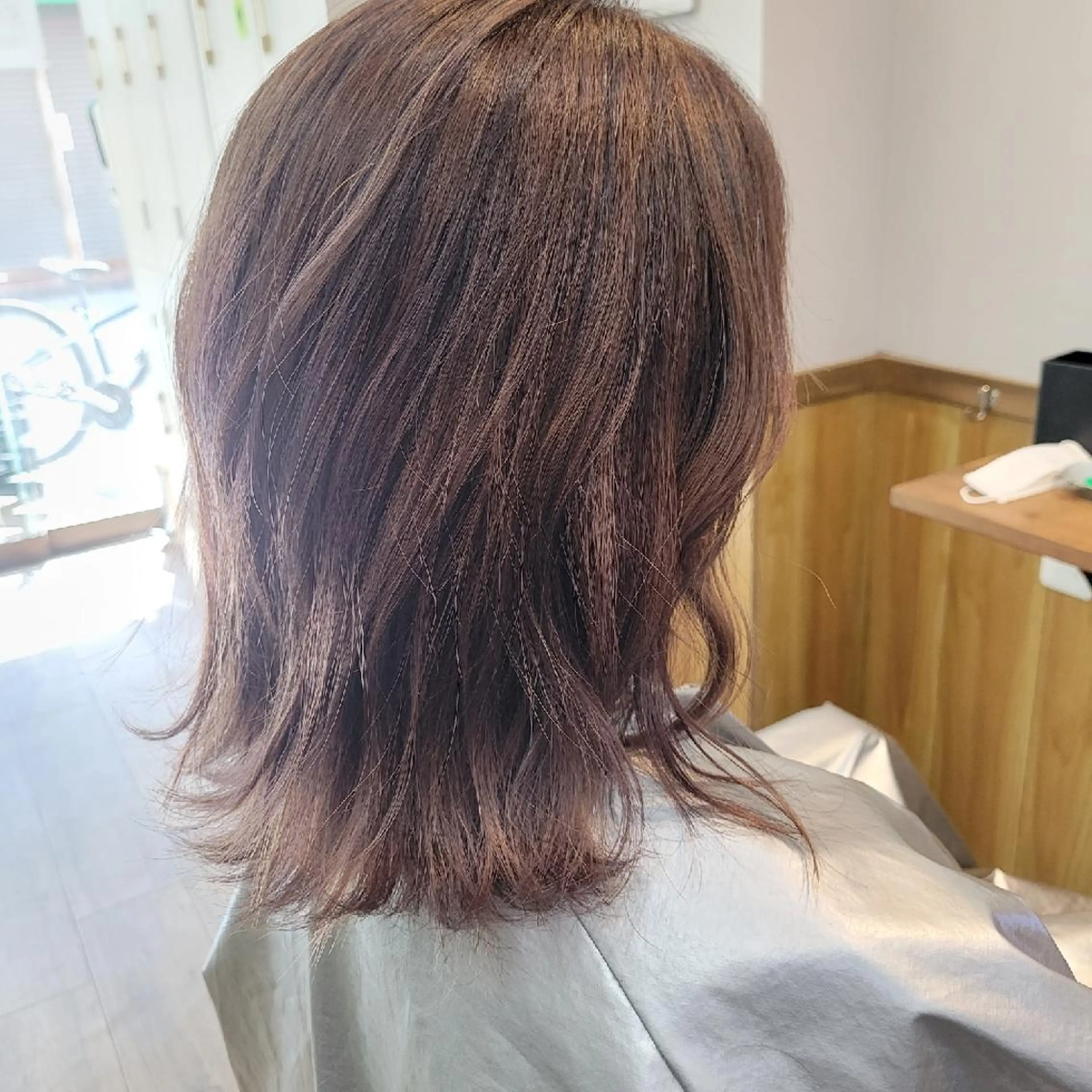 ミディアム アッシュ ボブ Agu hair flower所属・E RIのヘアスタイル