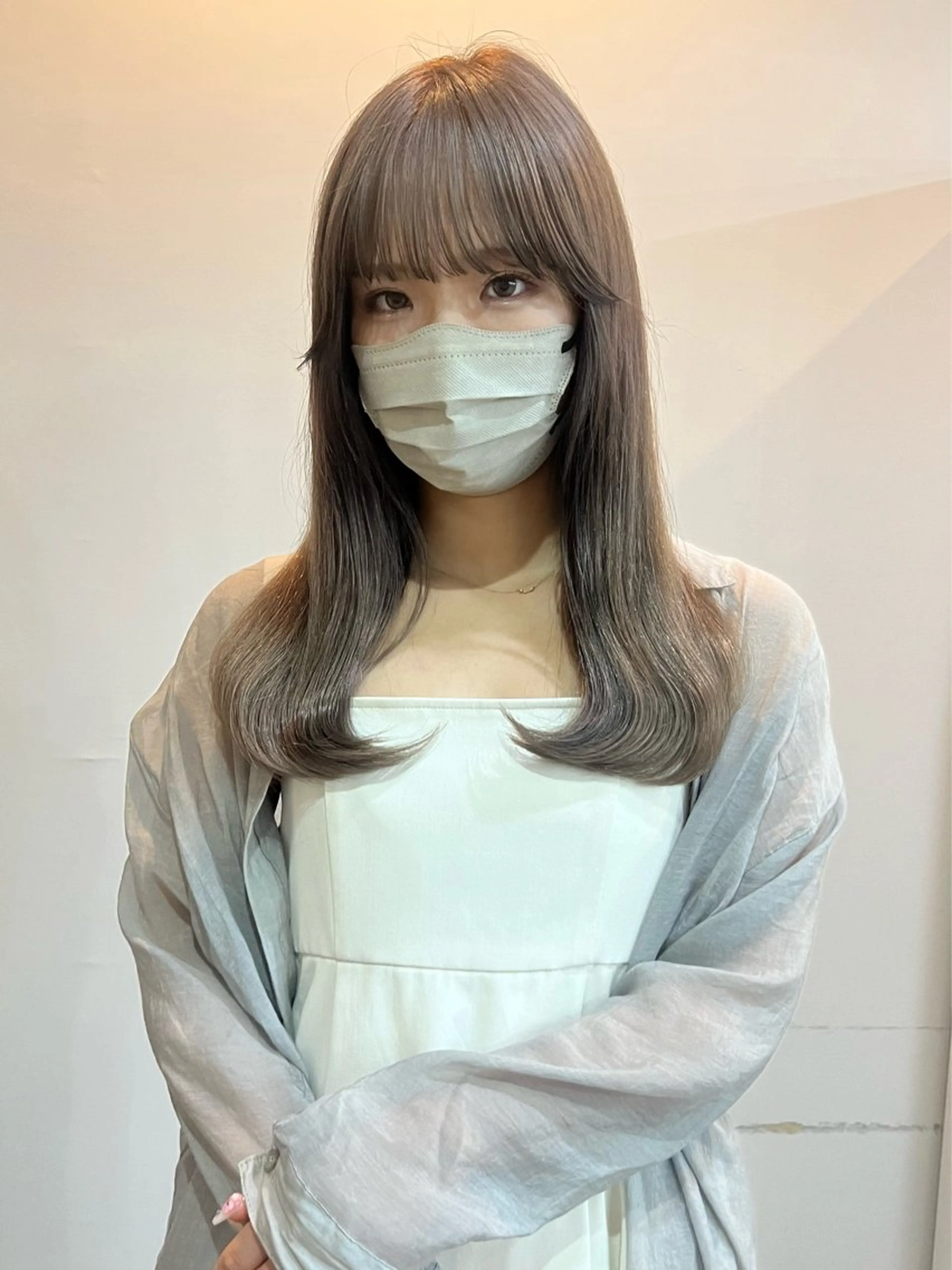 ロング レイヤーカット 切りっぱなしボブ/ ブリーチカラー/大塚のヘアスタイル