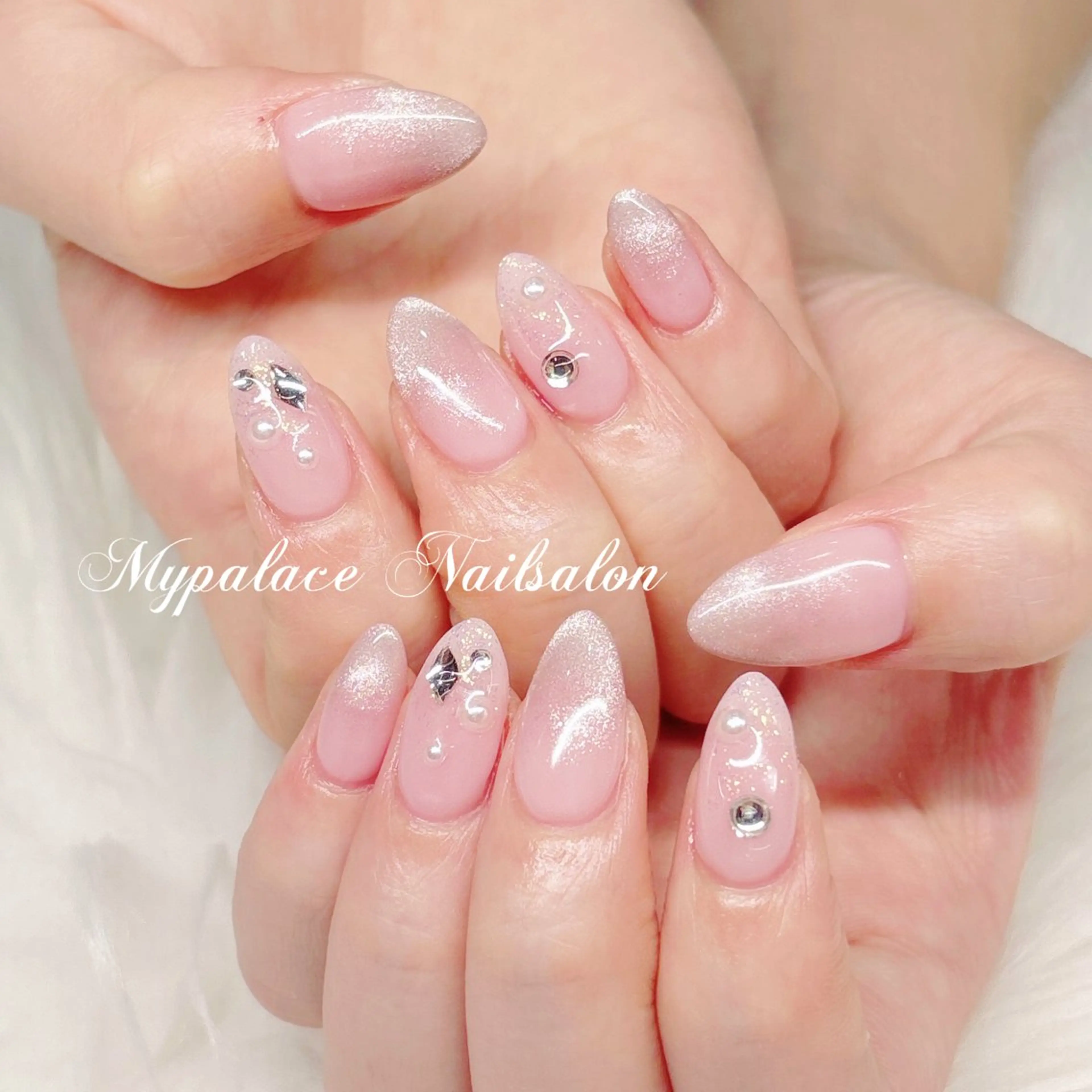 ネイル フレンチネイル キラキラネイル マグネットネイル マグネットフレンチ ピンク ハンドネイル Yuis Nailスカルプ専門のネイルデザイン