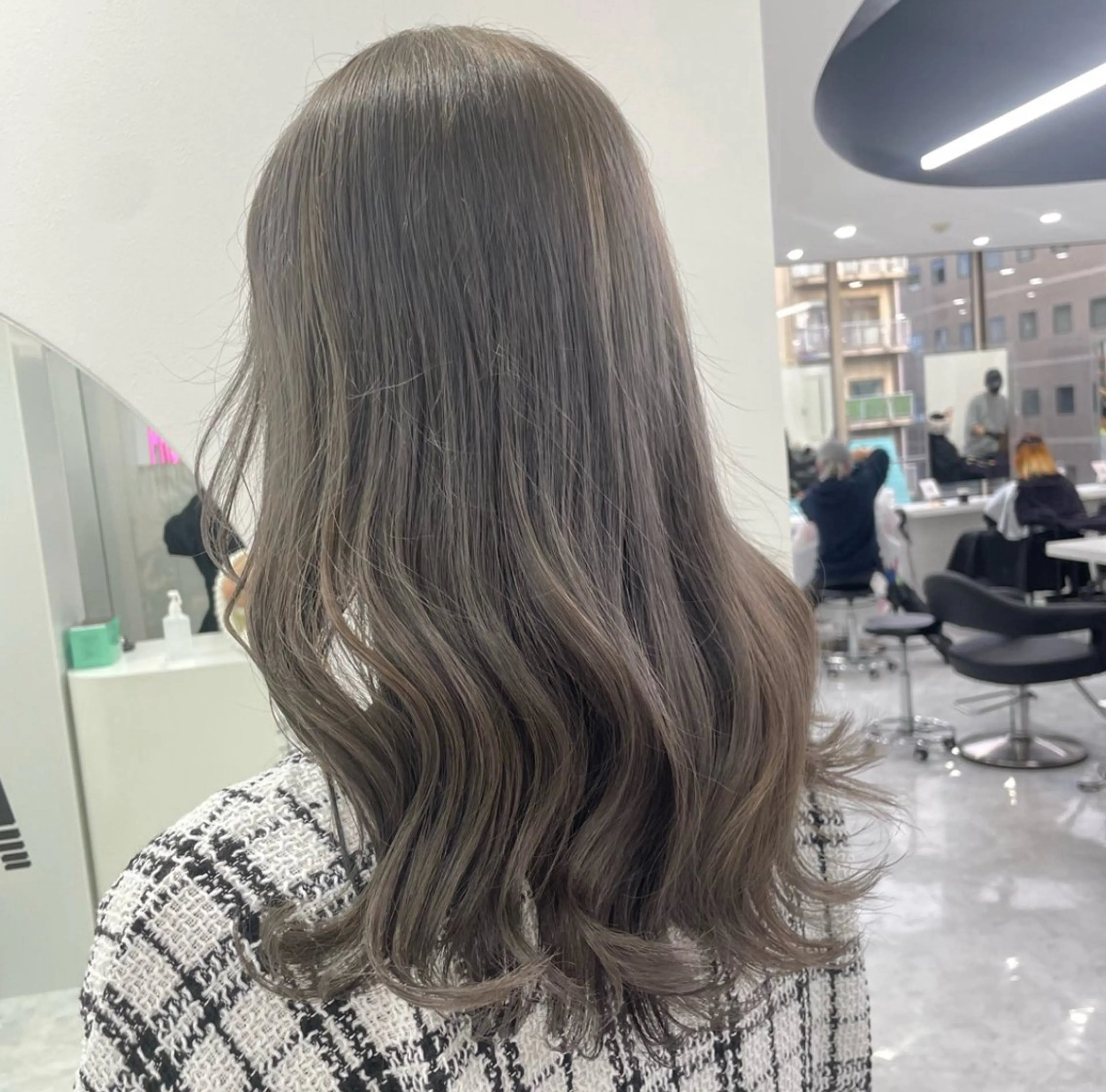 ロング カラー 🫧うる艶トレンド 🫧透明感カラーのヘアスタイル