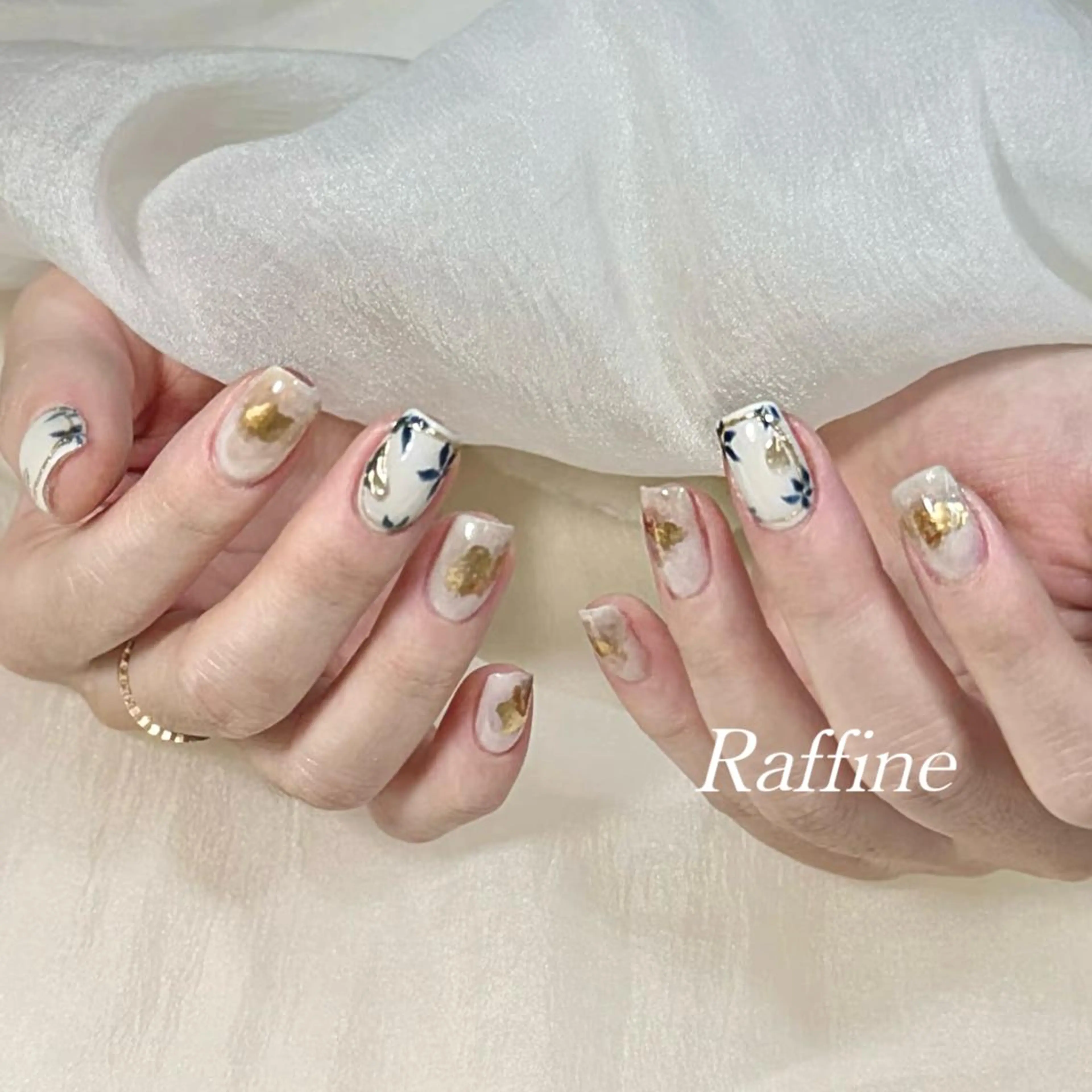 ネイル RAFFINE haru🦋🩵のネイルデザイン