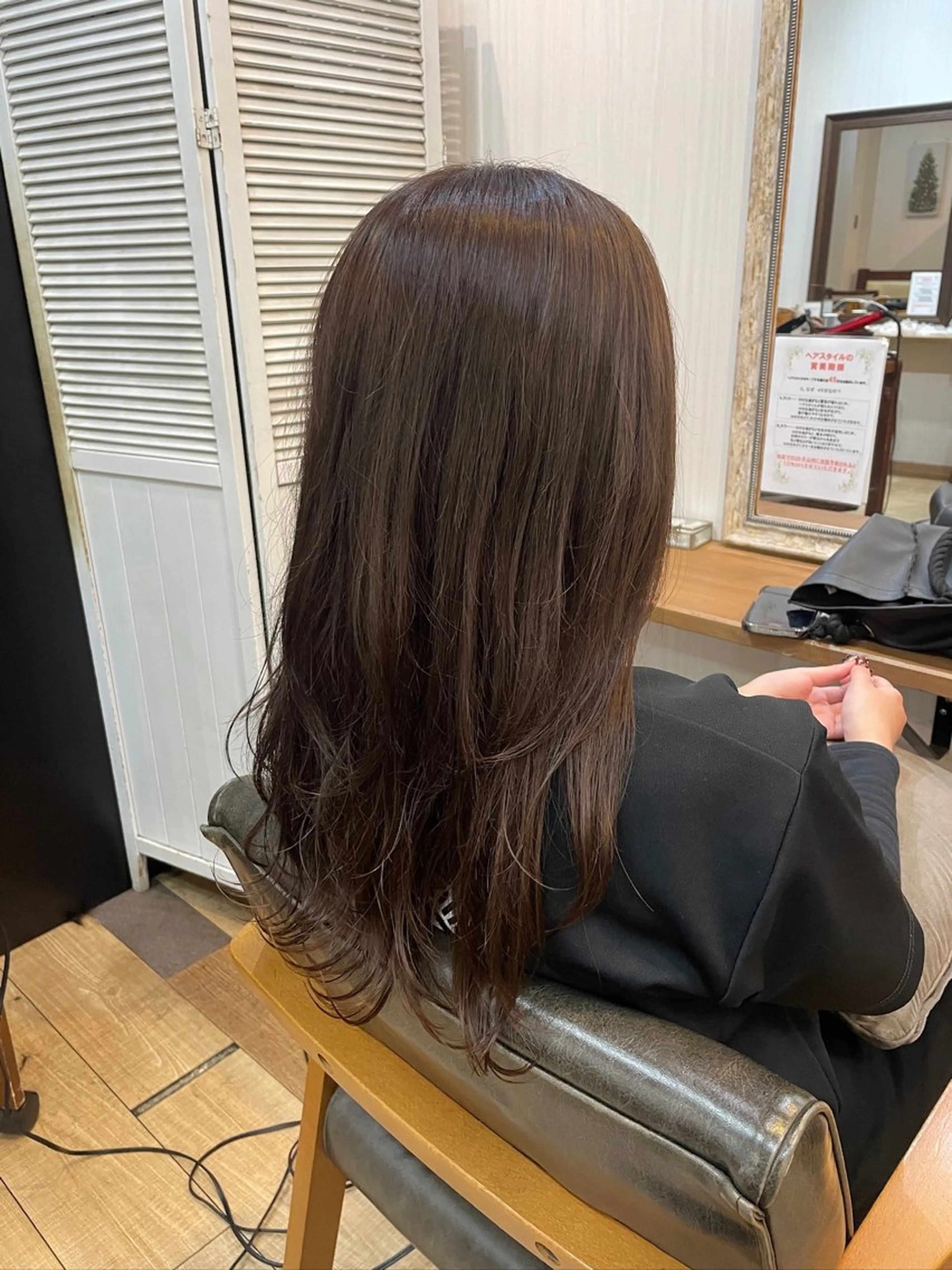 ロング アッシュ アッシュブラウン ヘアカラー 大谷 羽音のヘアスタイル