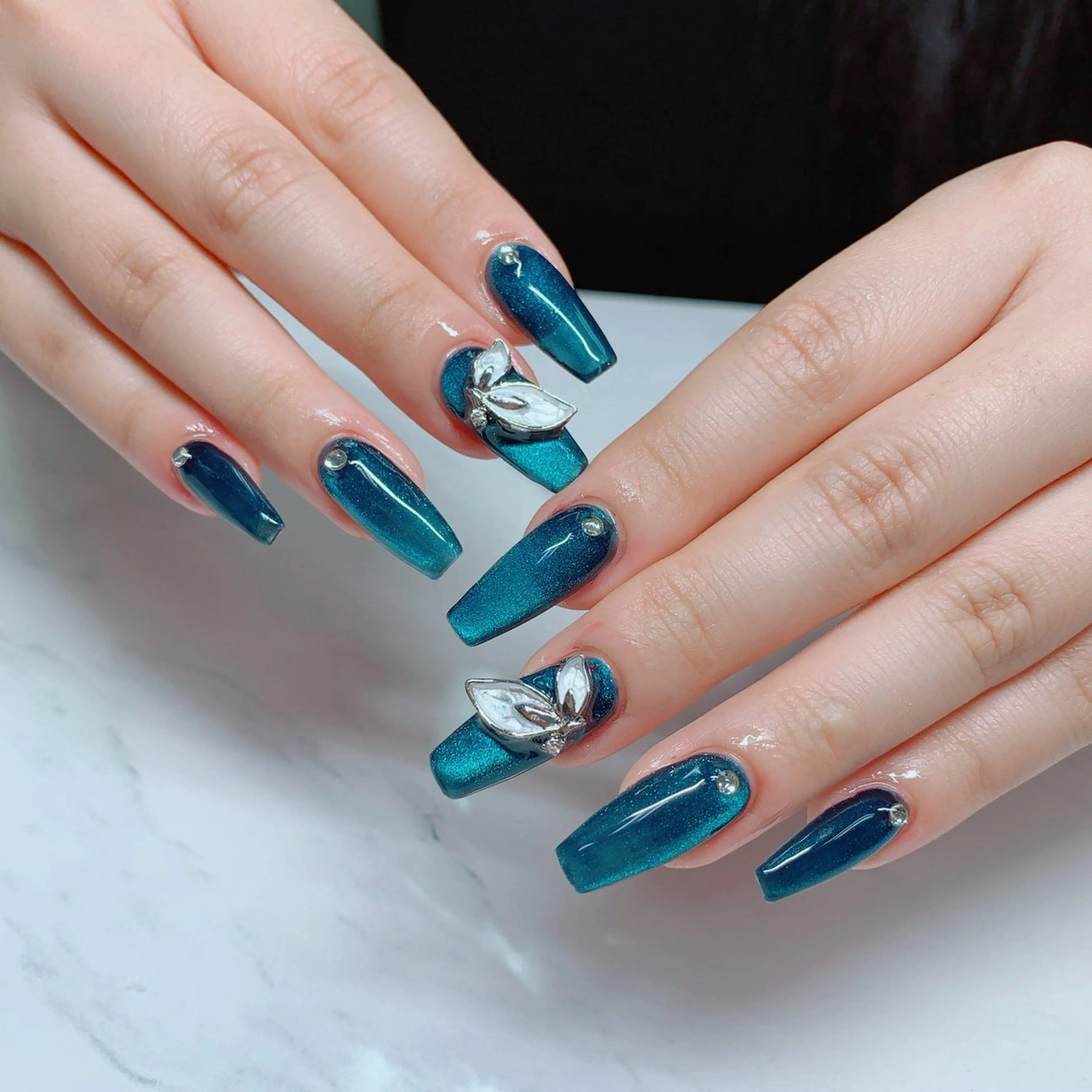 ネイル アートネイル クリアネイル フラッシュネイル フットネイル フレンチネイル インフィニティ ネイルサロンのネイルデザイン