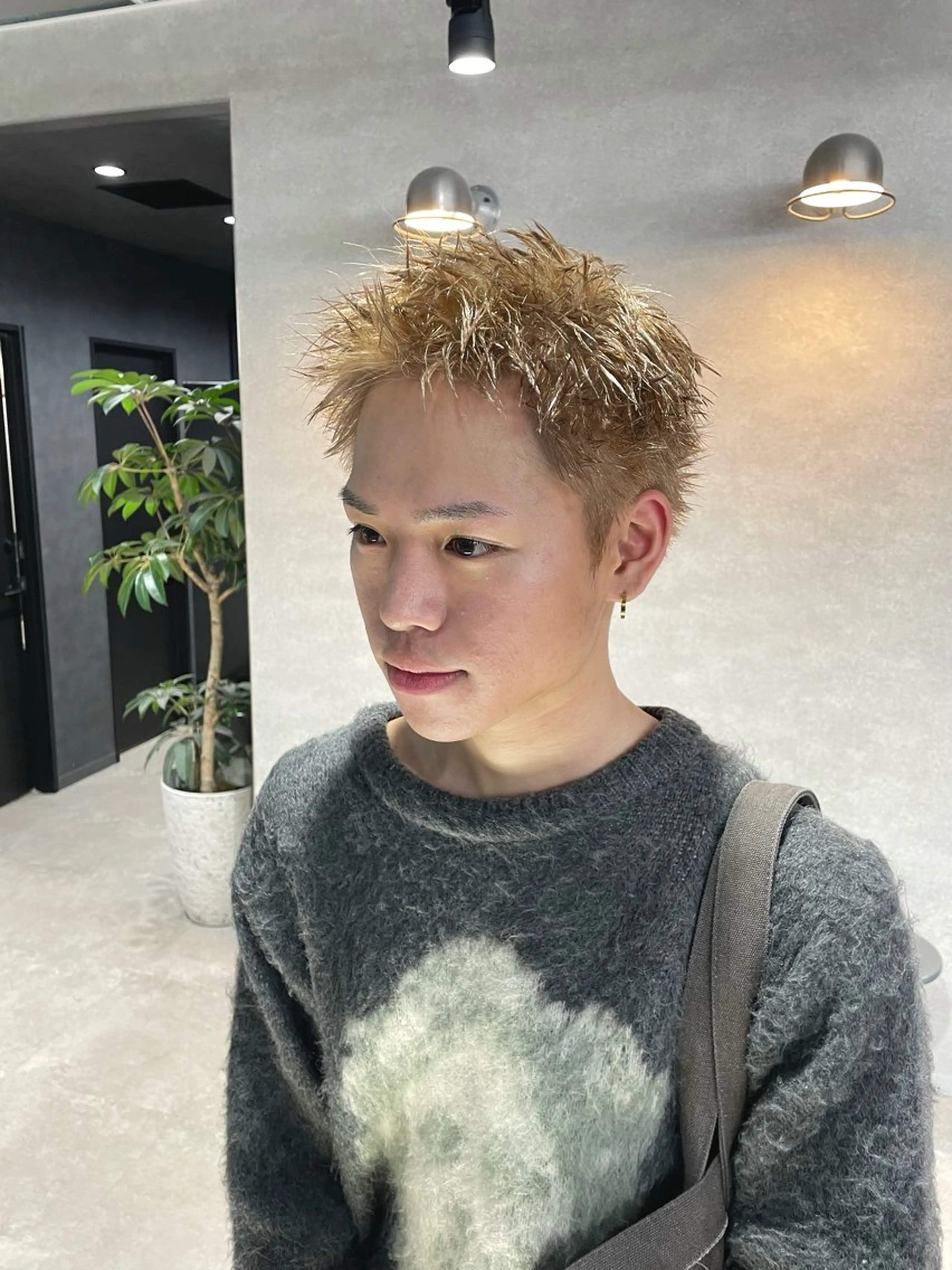 ショート カラー メンズ スパイキーショート ショートヘア カット ヘアカラー 垢抜けハイトーン☀／ 笑顔の美容師／しゅんのヘアスタイル