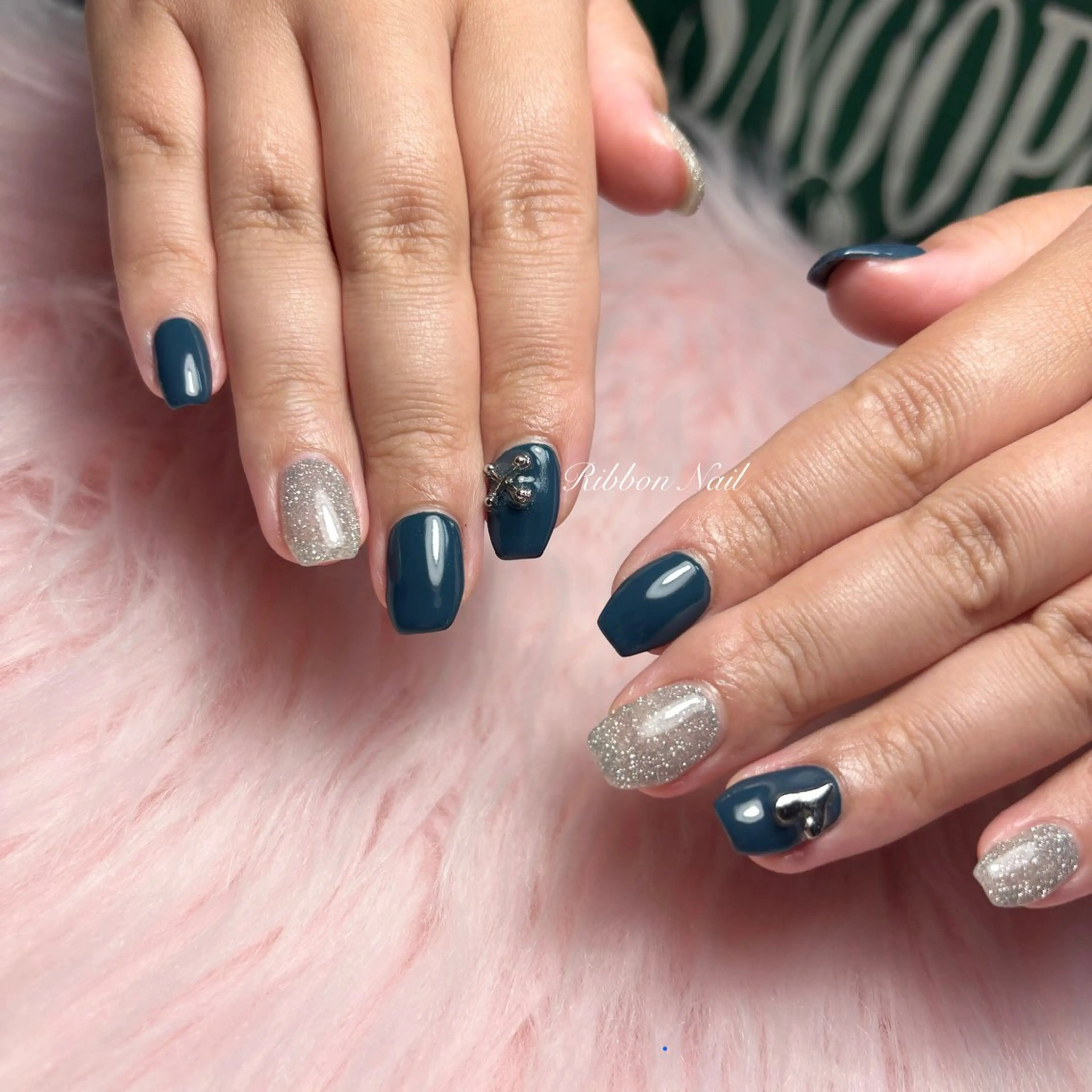 ネイル フラッシュネイル グリーン シルバー ハンドネイル Ribbon nailのエステ・リラクイメージ