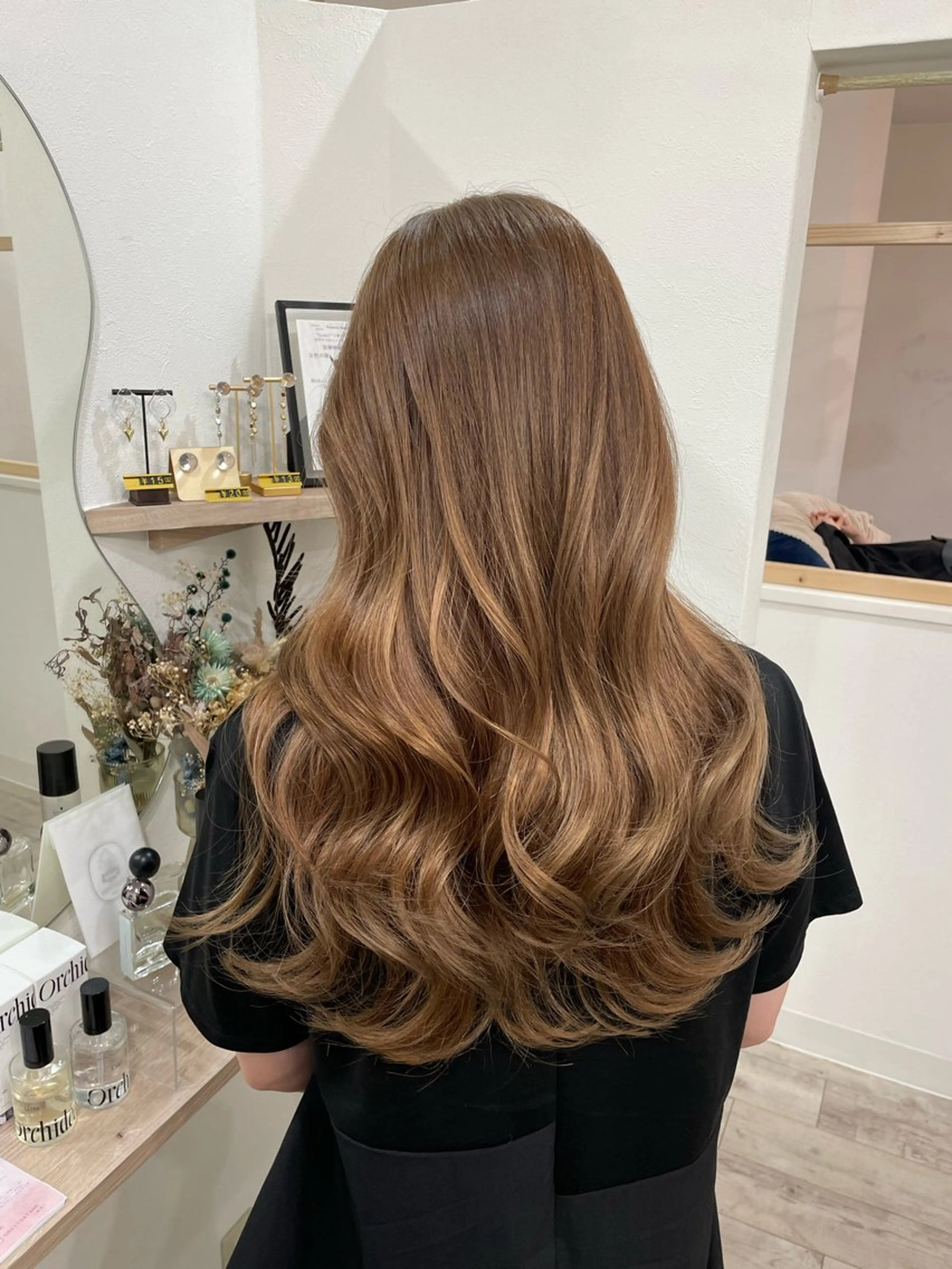 ロング カラー ベージュカラー ブリーチ ミルクティーベージュ ヘアカラー トリートメント hair salon Lihina所属・韓国ヘア🇰🇷 佐藤史奈のヘアスタイル