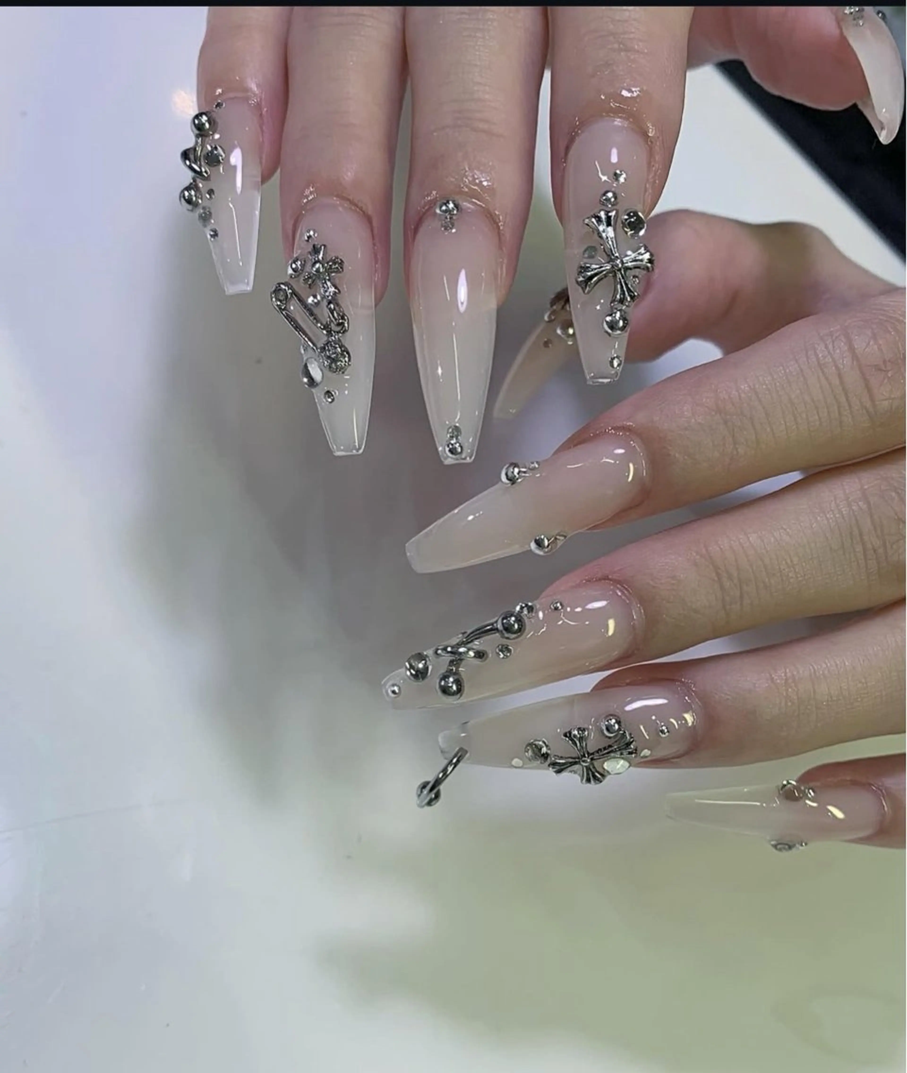 ネイル フレンチネイル ジェルネイル ガラスフレンチ ハロウィン ハート H.baby nail所属・H.baby Nail Salonのネイルデザイン
