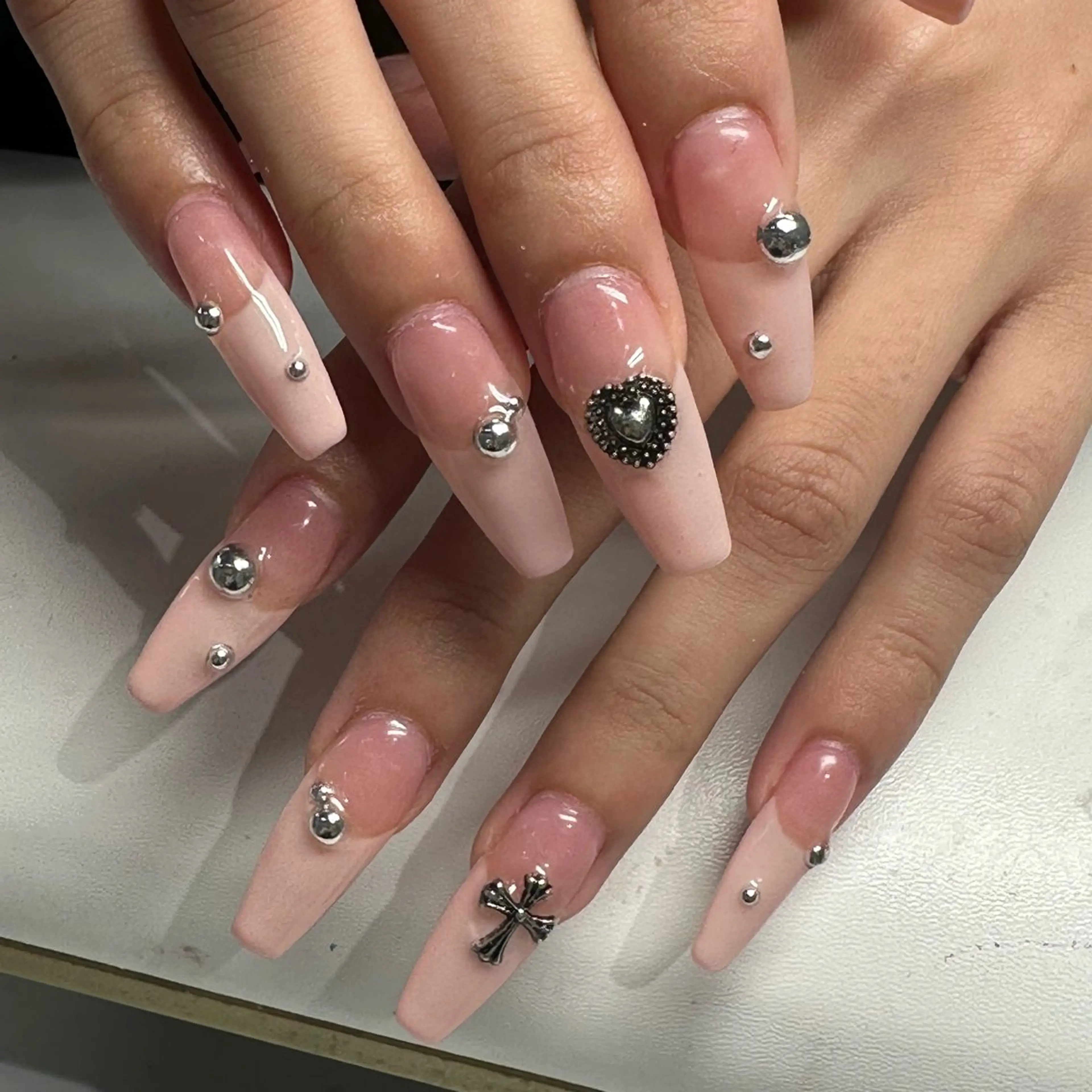 ネイル ピンク ハンドネイル WOLTOKYO渋谷 yunaのネイルデザイン