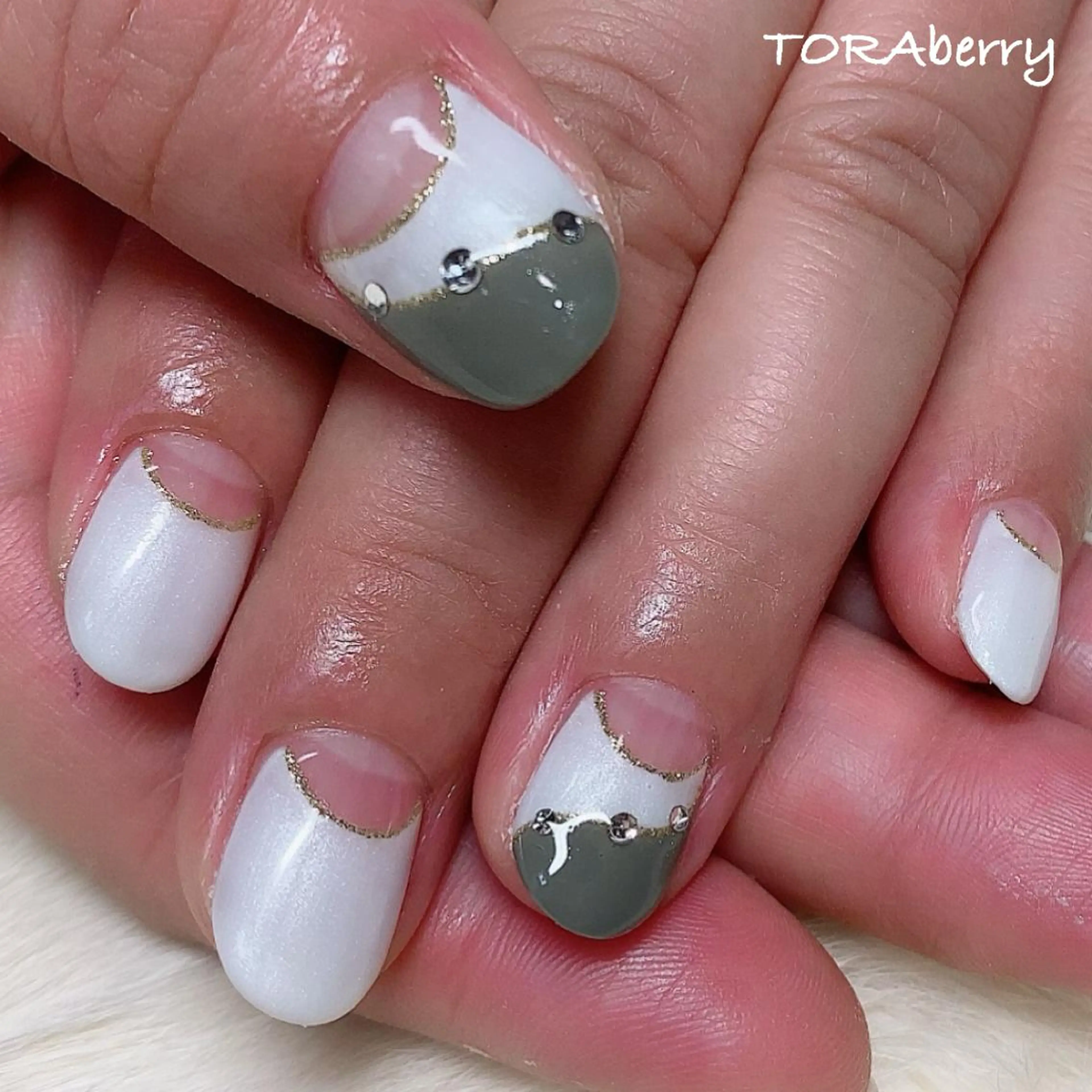 ネイル フレンチネイル 逆フレンチ ハンドネイル ネイリスト なつみのネイルデザイン