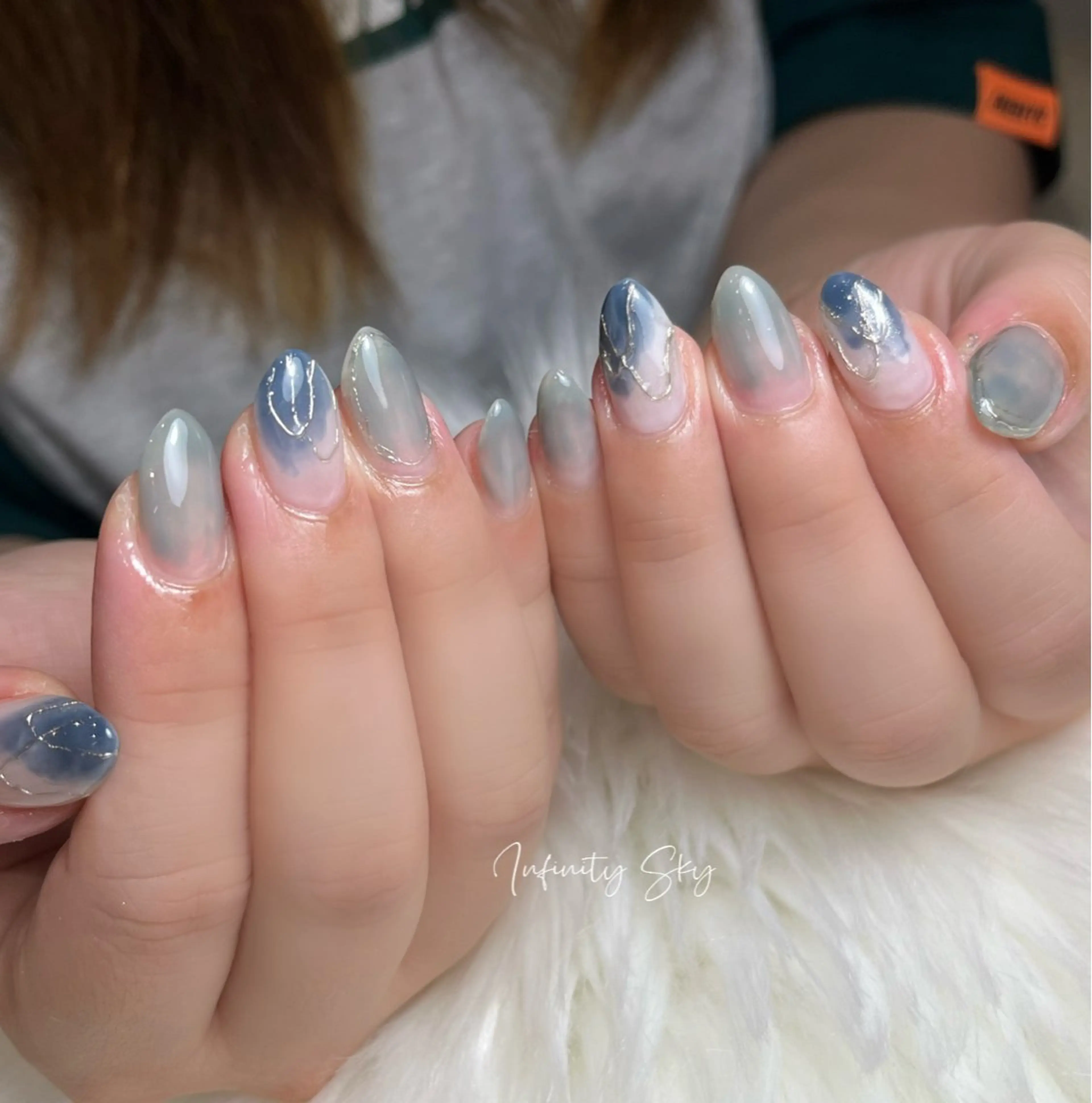 ネイル ニュアンスネイル infinity skyのネイルデザイン
