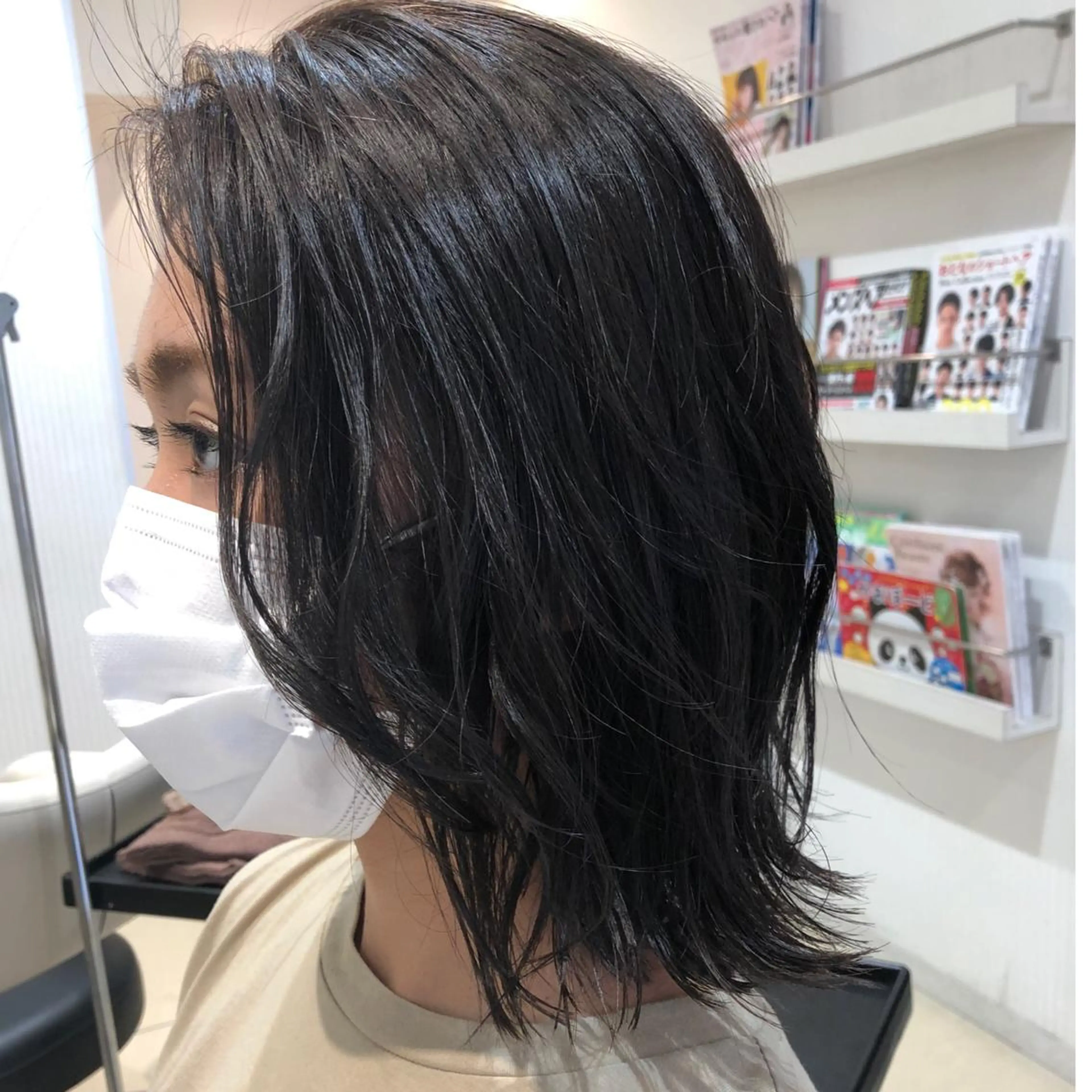 ミディアム アッシュ アッシュブラウン 外ハネヘア カジサ ケイコのヘアスタイル