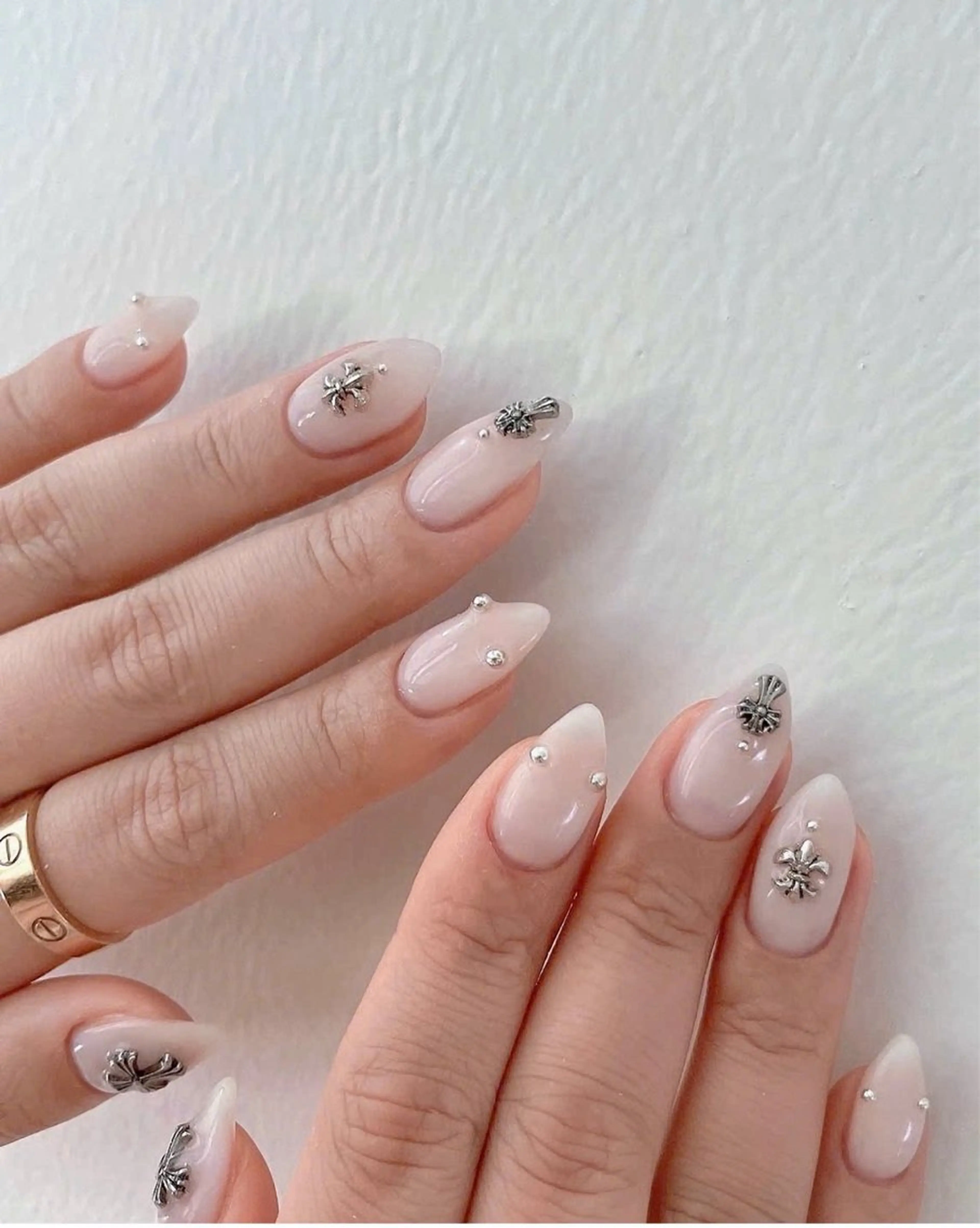 ネイル フラッシュネイル フレンチネイル グラデーション キラキラネイル 韓国ネイル ハンドネイル Lyna Nail のネイルデザイン