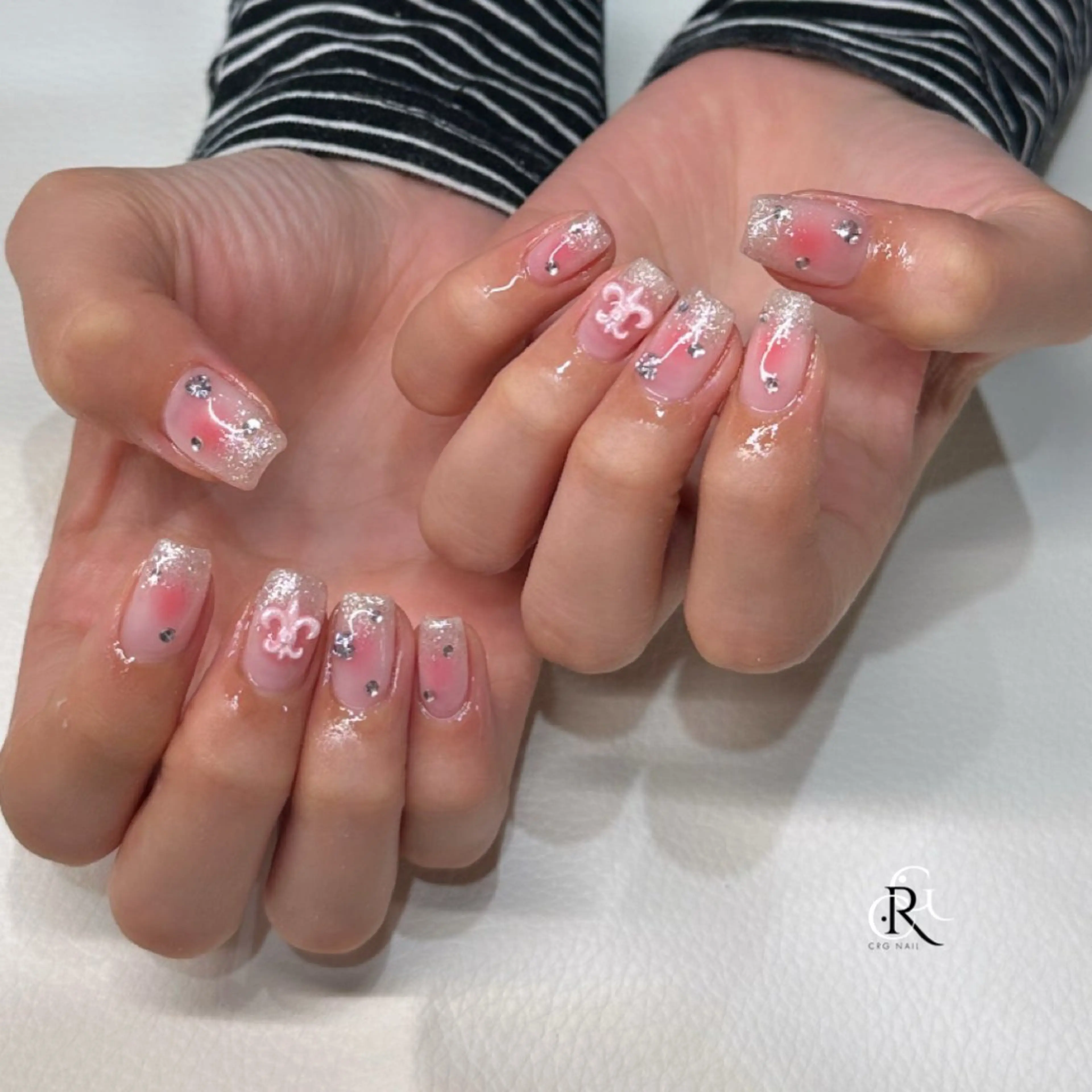 ネイル チークネイル キラキラネイル ワンホンネイル ハンドネイル 美フォルム✨ CRG　RURIのネイルデザイン