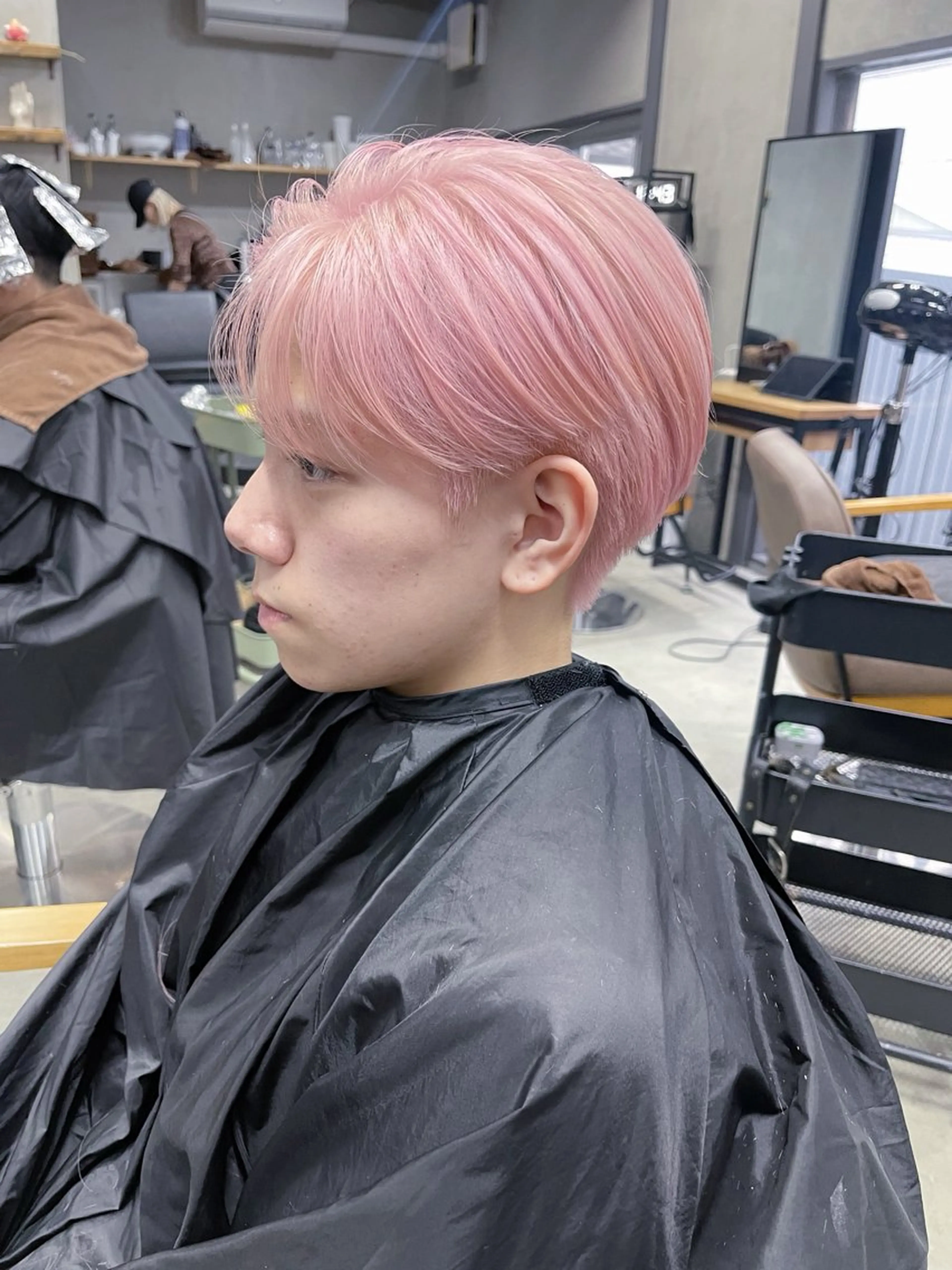 ショート カラー ベージュカラー ピンクカラー ピンクベージュ ホワイトピンク ショートヘア ヘアカラー トリートメント AiM 大名のヘアスタイル