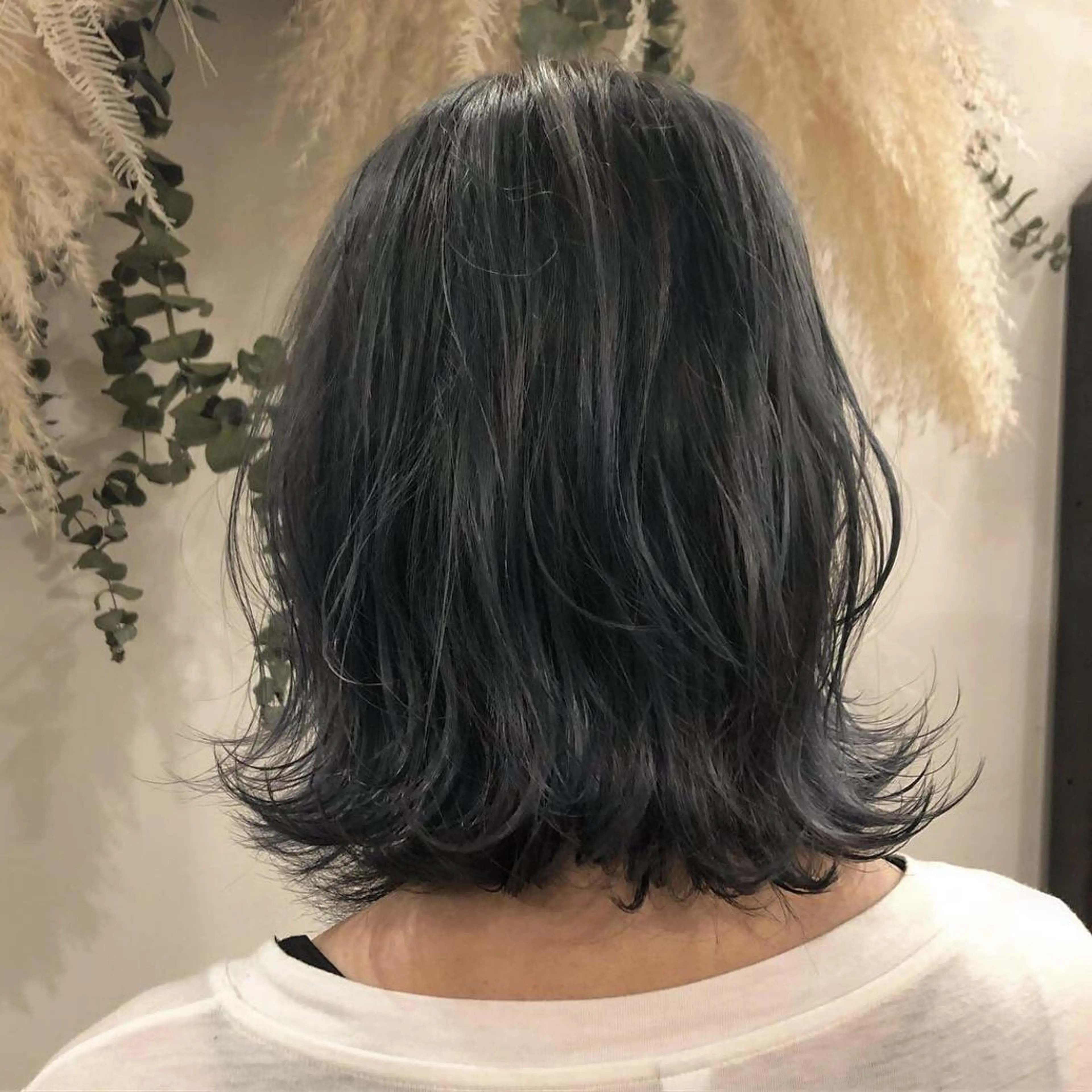 ミディアム カラー ブリーチ ブルーカラー シルバー 髪の悩みを解決！ 那須達敦のヘアスタイル