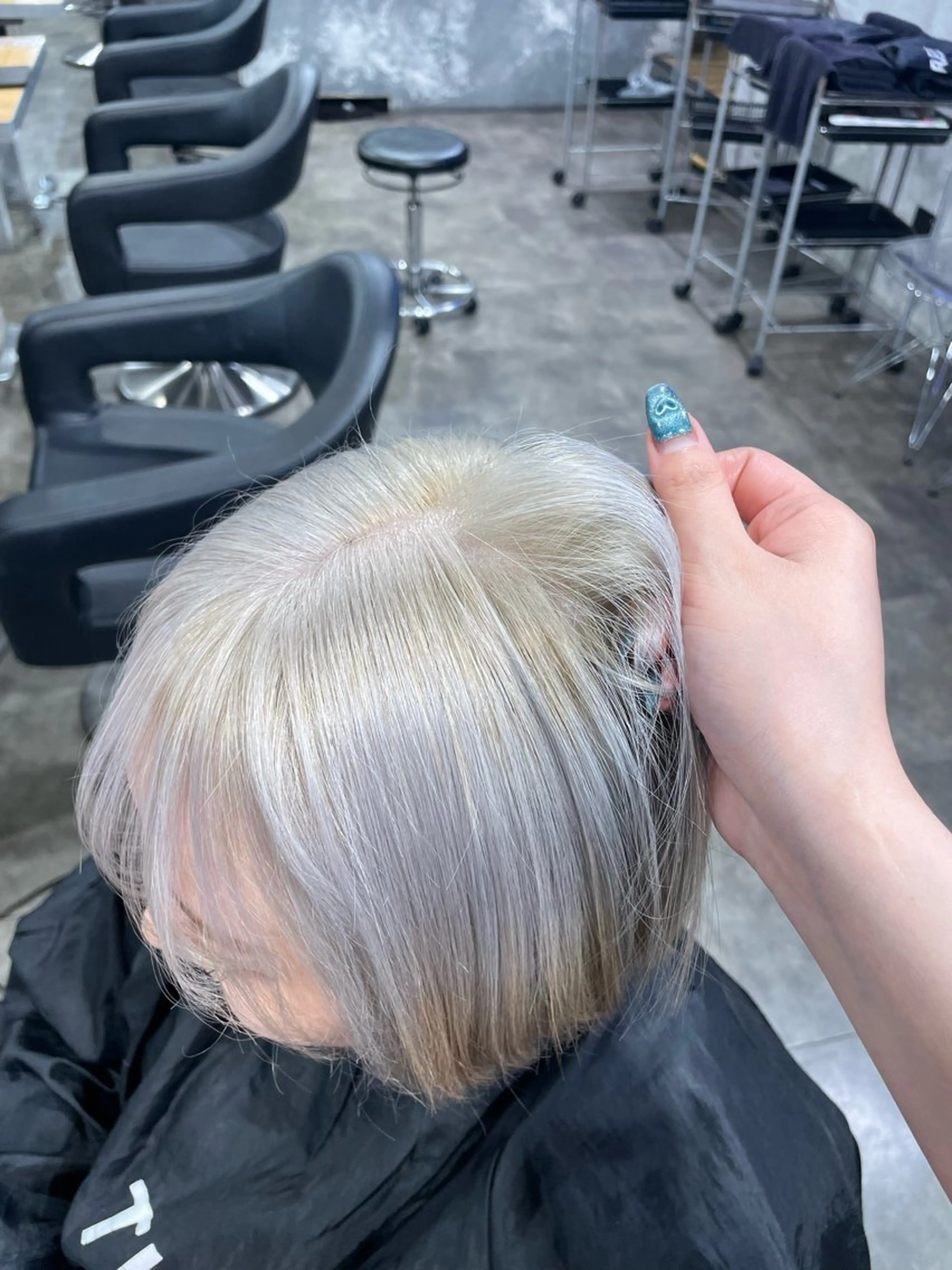 ショート カラー ハイトーンブロンド 横浜💞ミオのヘアスタイル