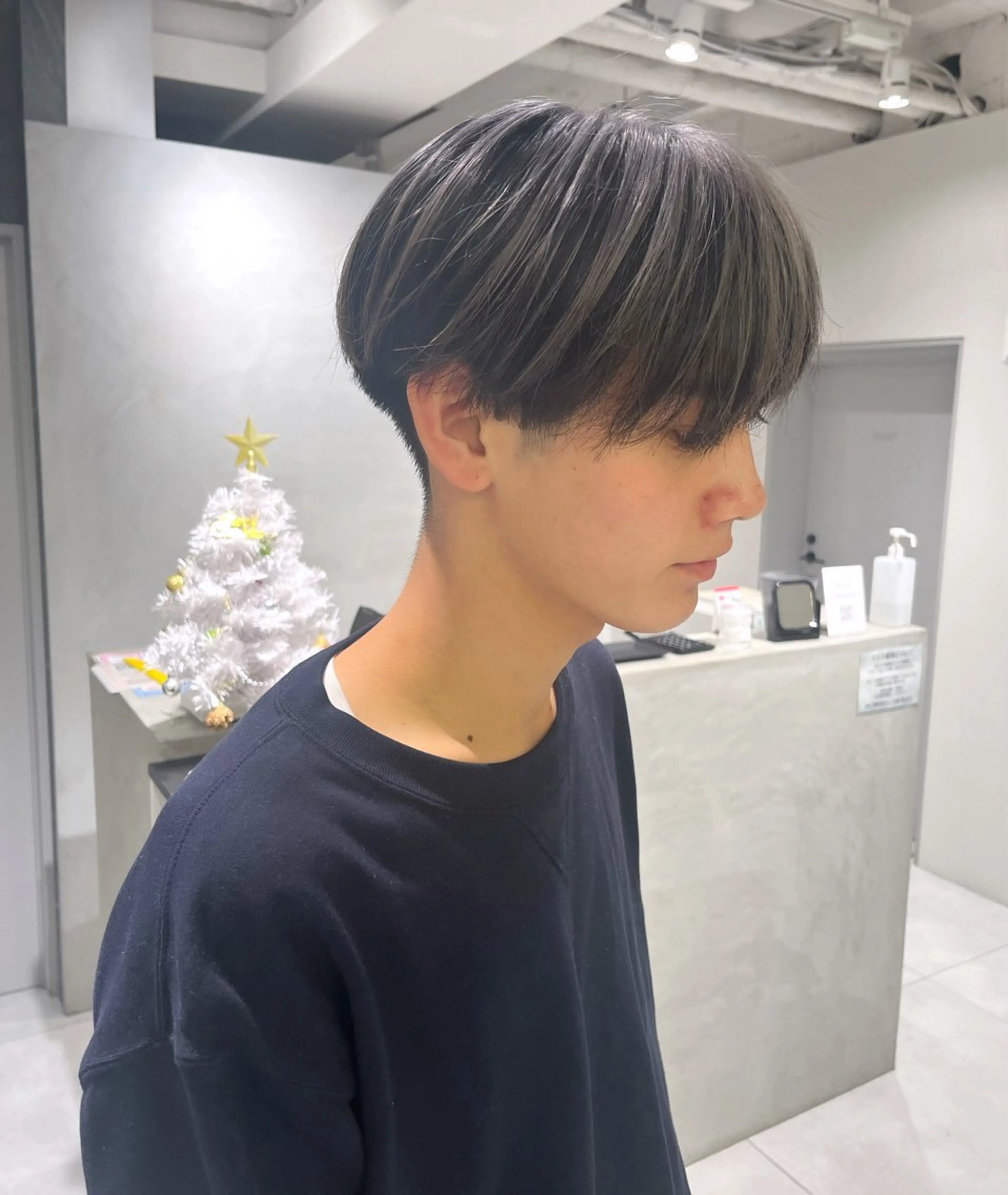 ショート カラー カット ヘアカラー バレイヤージュ ハイライトのヘアスタイル