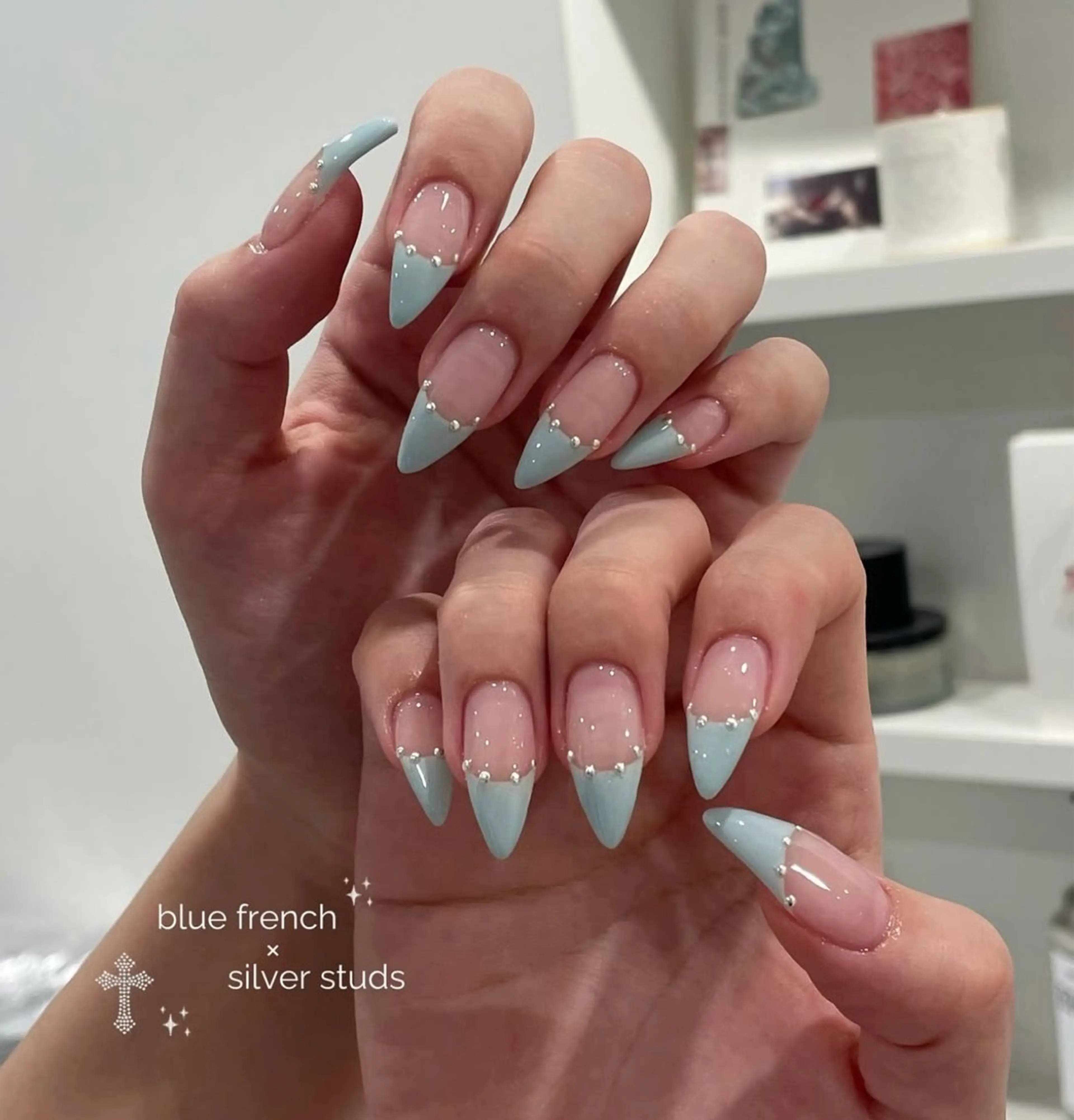 ネイル ブルー フレンチネイル シルバー ハンドネイル BERA NAILSのネイルデザイン
