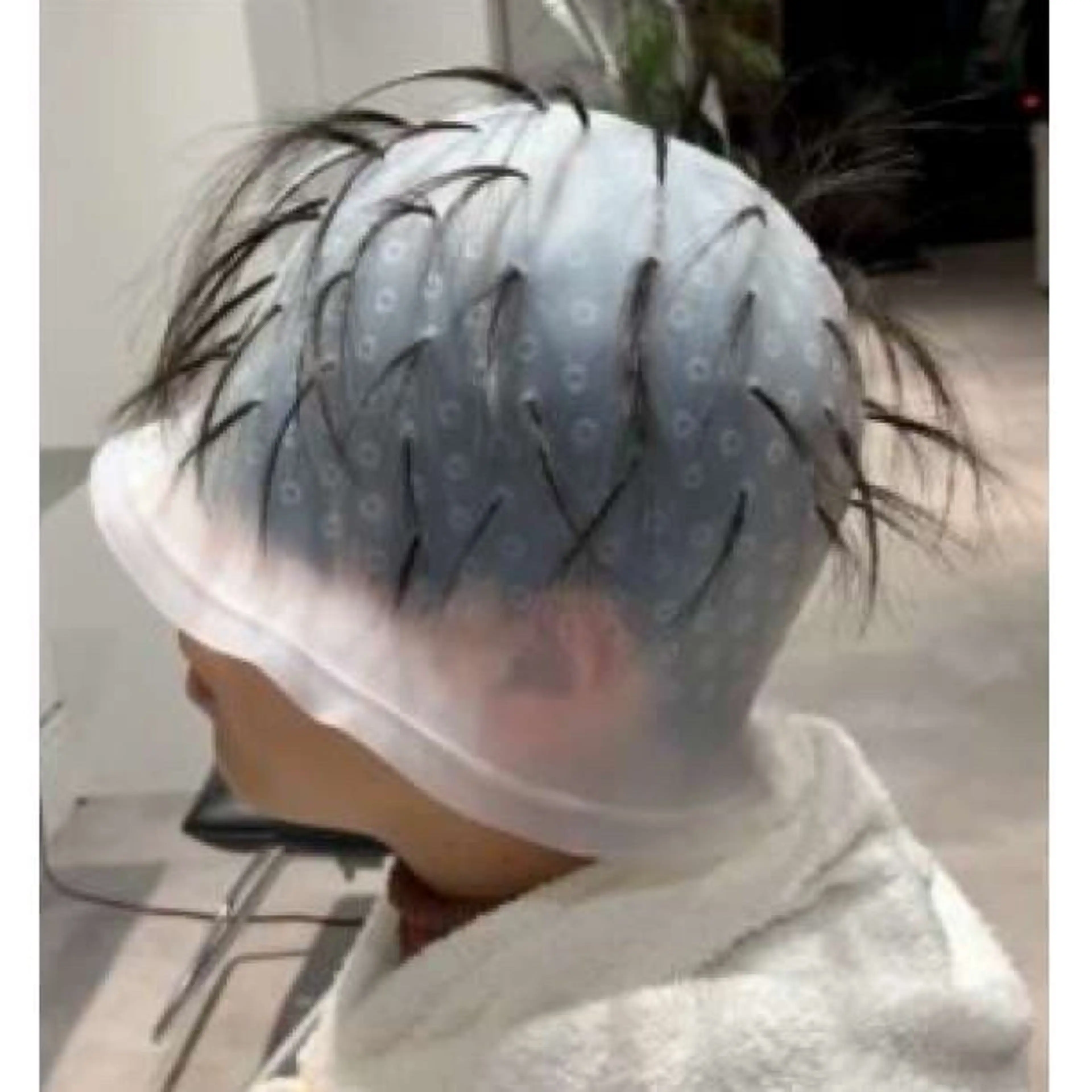 メンズカット＋ブリーチキャップハイライト+1stepトリートメント(ホワイトハイライト)ブリーチ2回までの写真