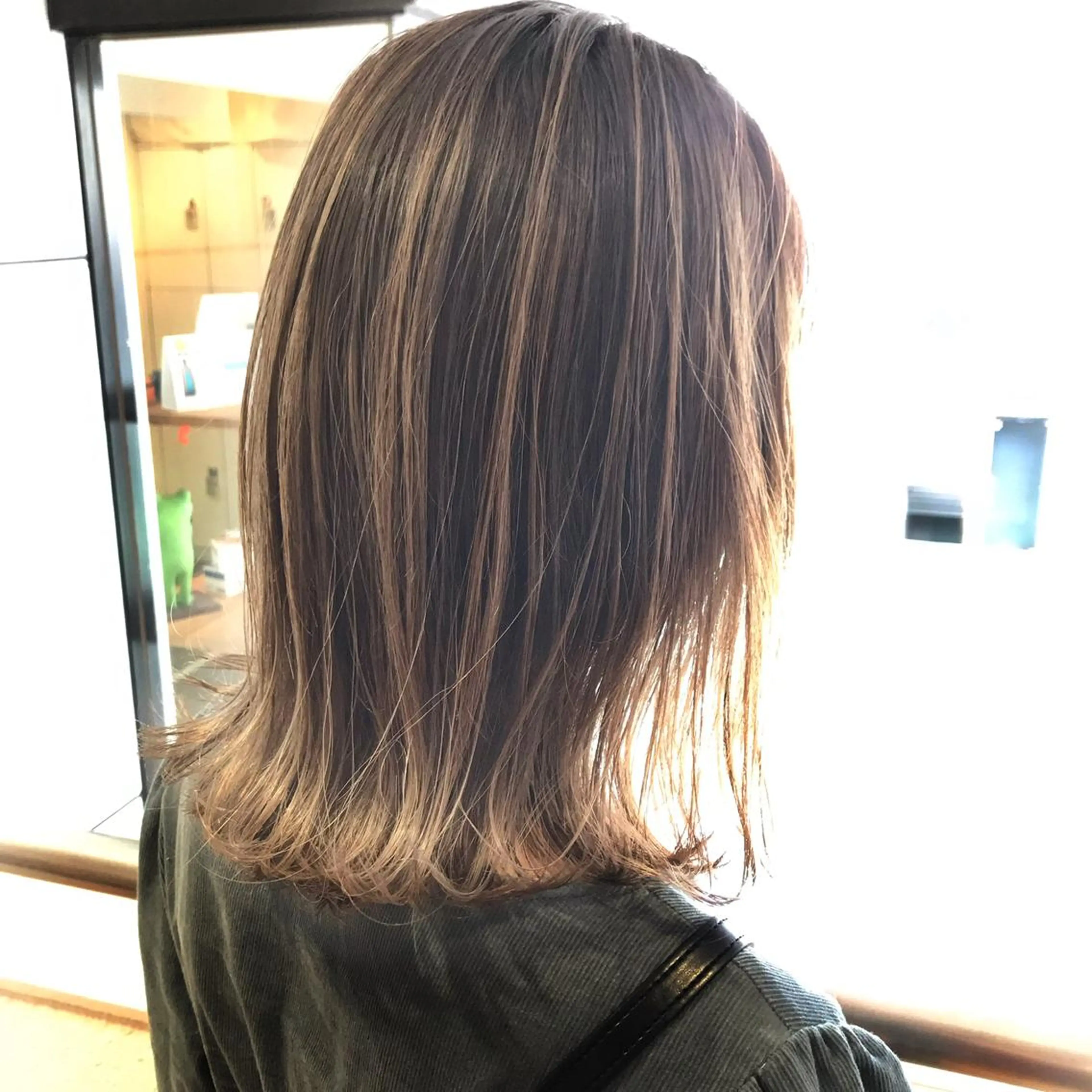 ミディアム カラー レイヤー/ベージュ カラー/ハシモトのヘアスタイル