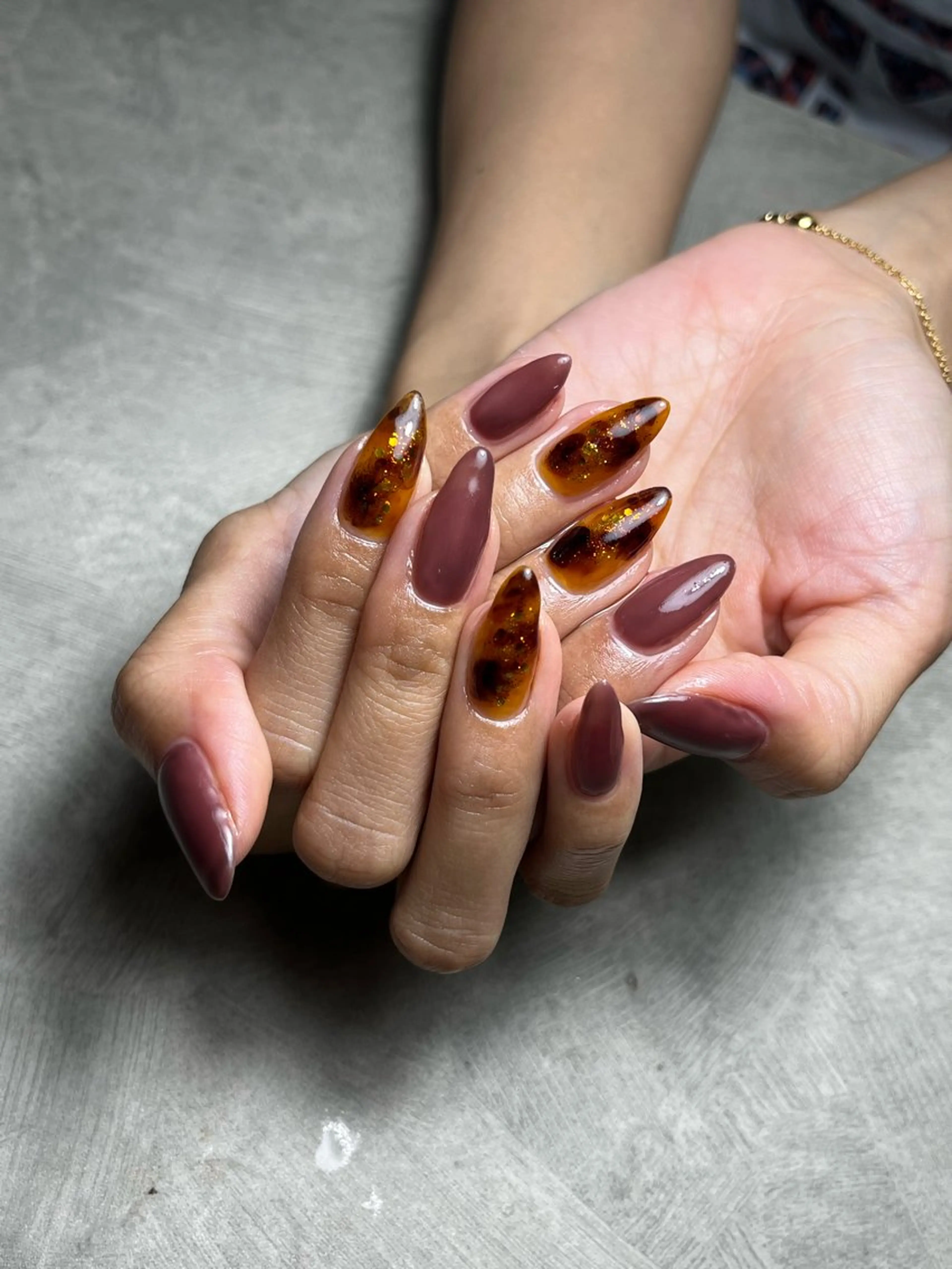 ネイル べっ甲ネイル ニュアンスネイル ハンドネイル MIKA ♡のネイルデザイン