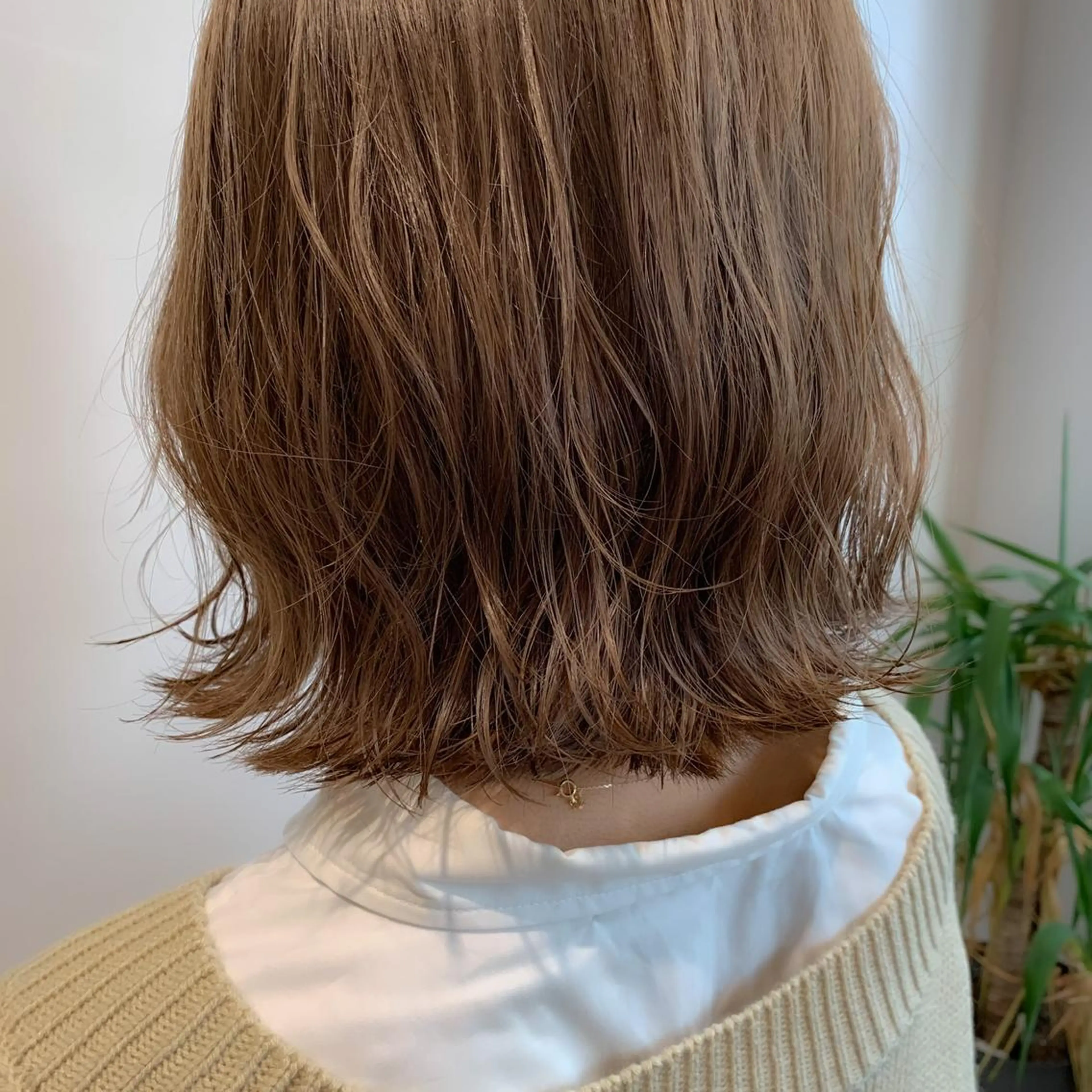 ミディアム カラー ベージュカラー ヘーゼル ボブ 外ハネヘア ヘアカラー トリートメント "小顔カット" Fuko.のヘアスタイル