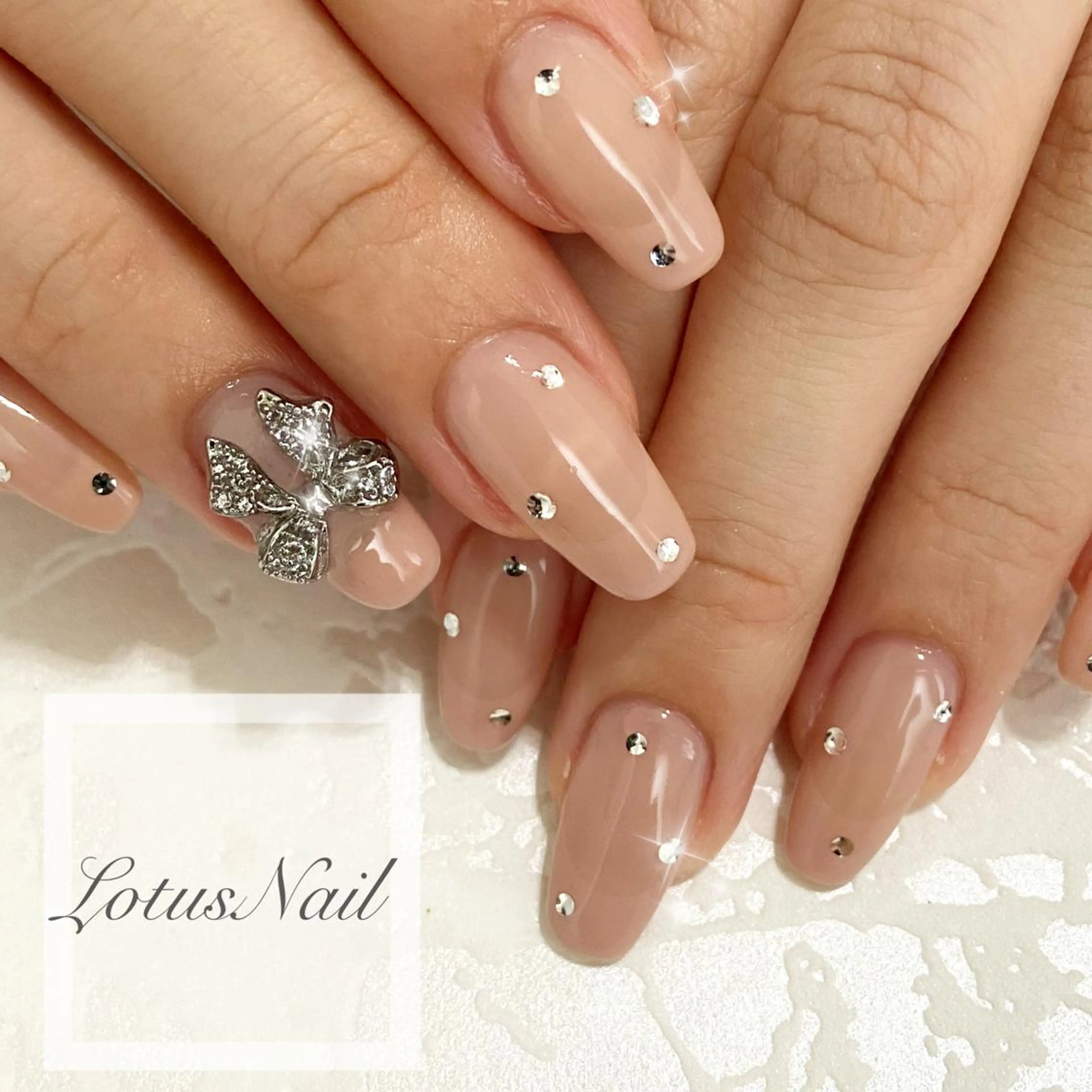 ネイル リボン 冬ネイル ハンドネイル Lotus Nailのネイルデザイン