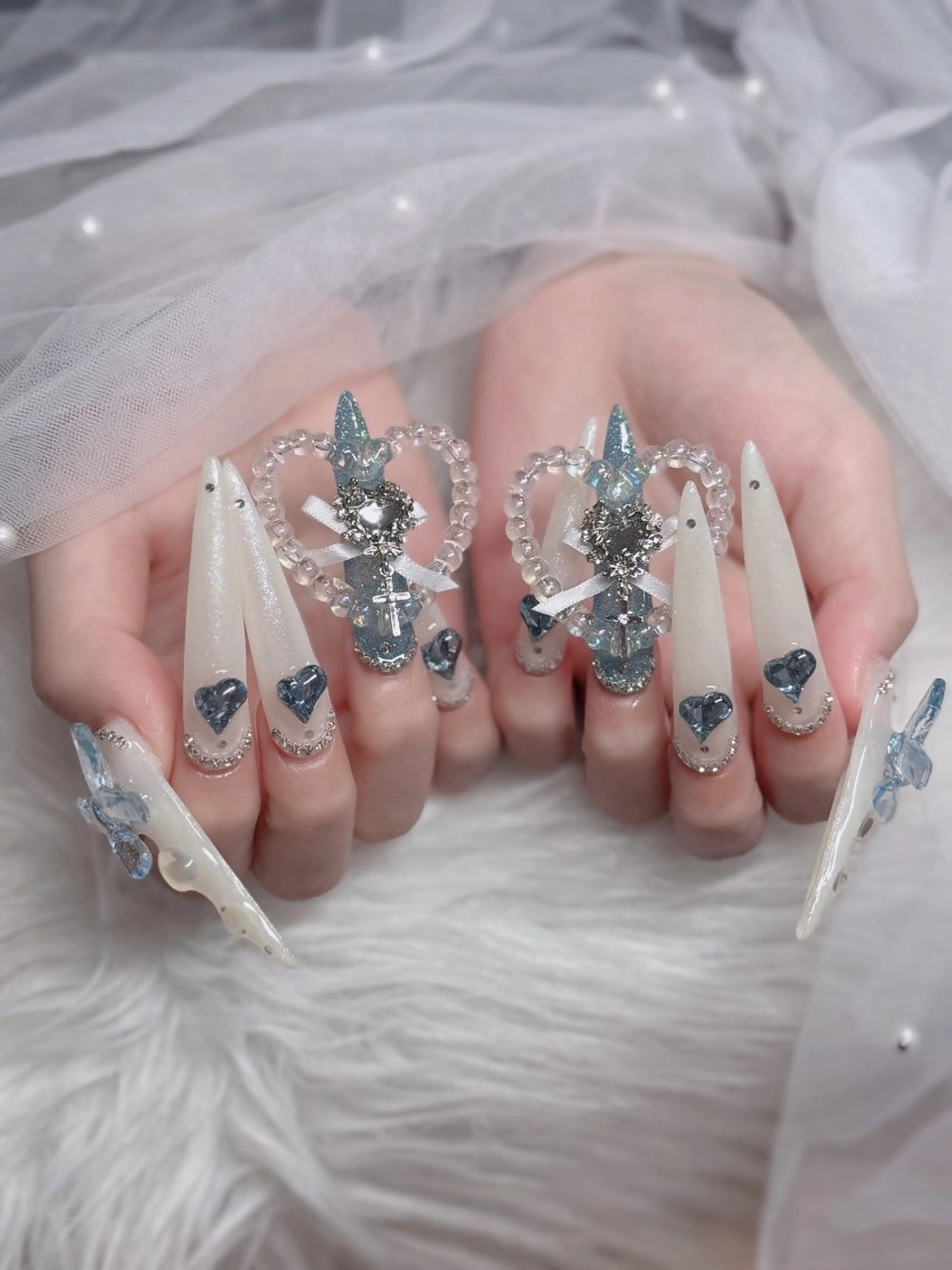 ネイル オーロラネイル フレンチネイル ジェルネイル ハロウィン キラキラネイル ハンドネイル H.baby Nail Salonのネイルデザイン