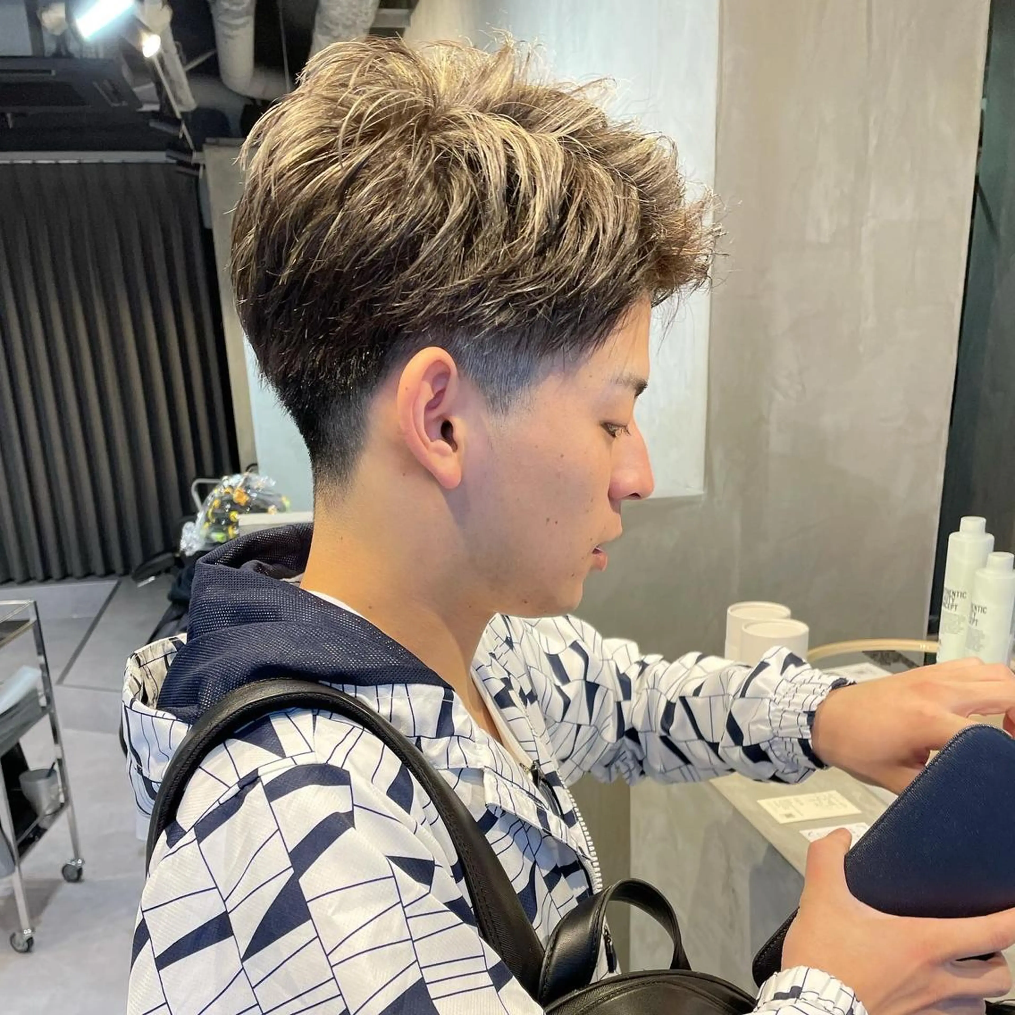 ショート カラー メンズ メンズブリーチ メンズハイライト ブリーチ 透明感カラー ハイライトカラー カット ヘアカラー ヤマモト マイのヘアスタイル